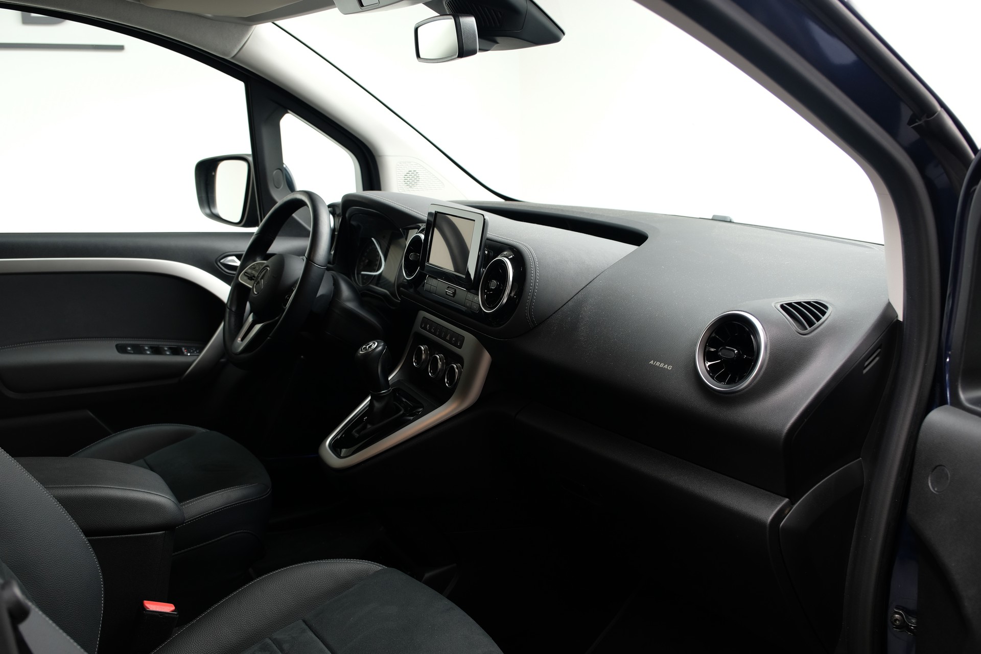 MERCEDES-BENZ T-Klasse 180D Style Automat-image-5