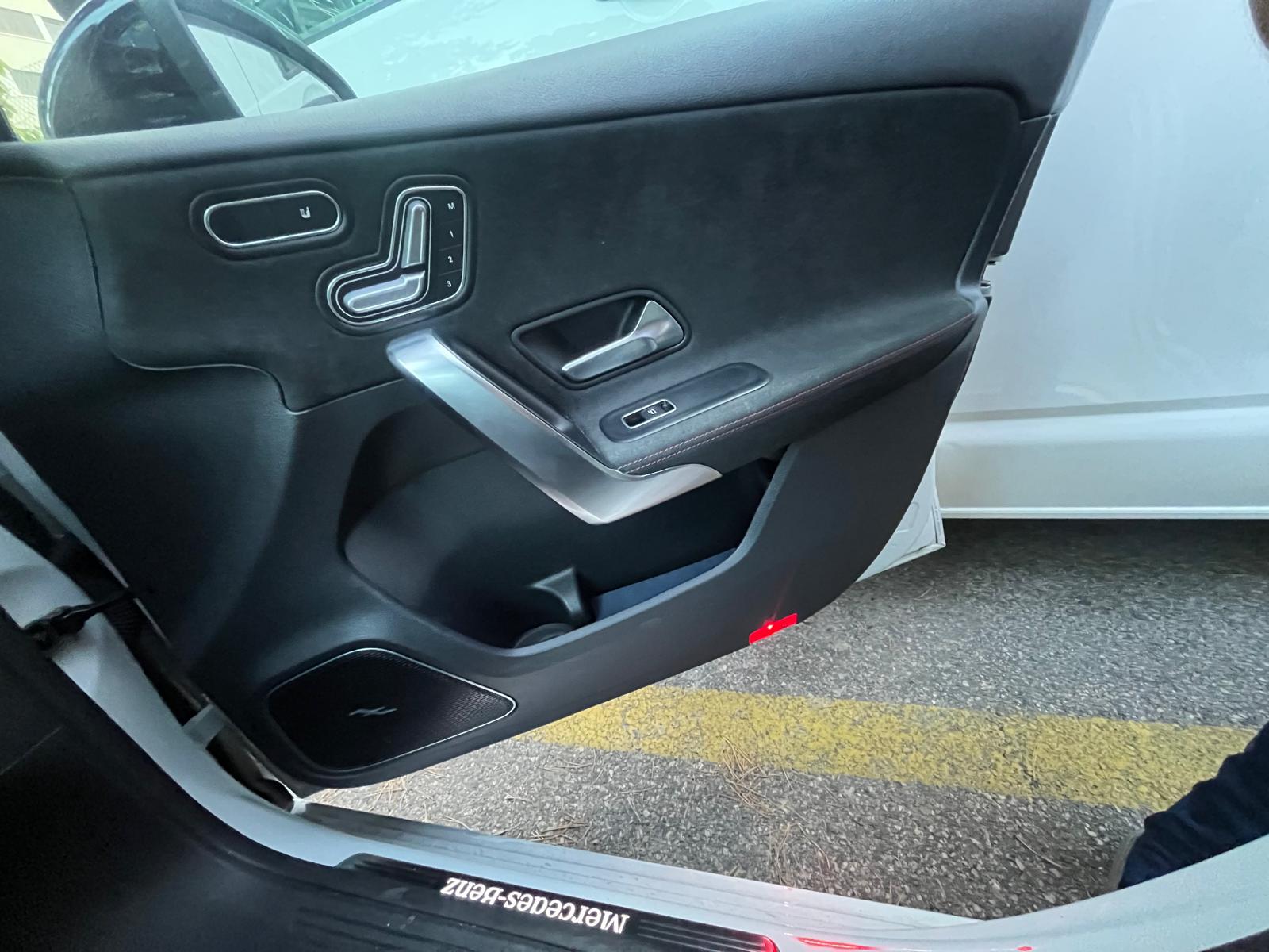 MERCEDES-BENZ A 220 AMG Line 4m-image-5