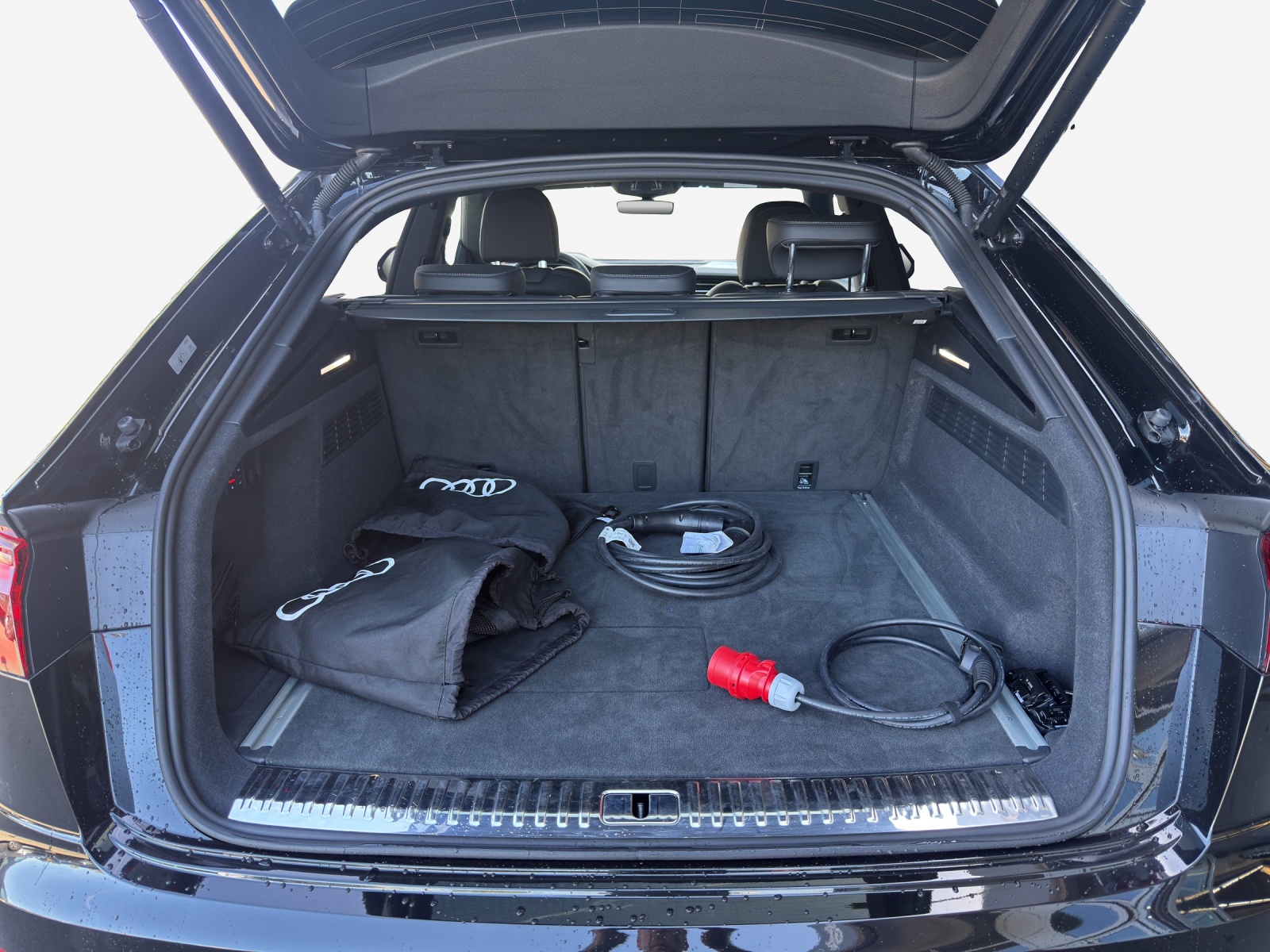 AUDI Q8 55 TFSI e quattro PHEV tiptronic-image-13