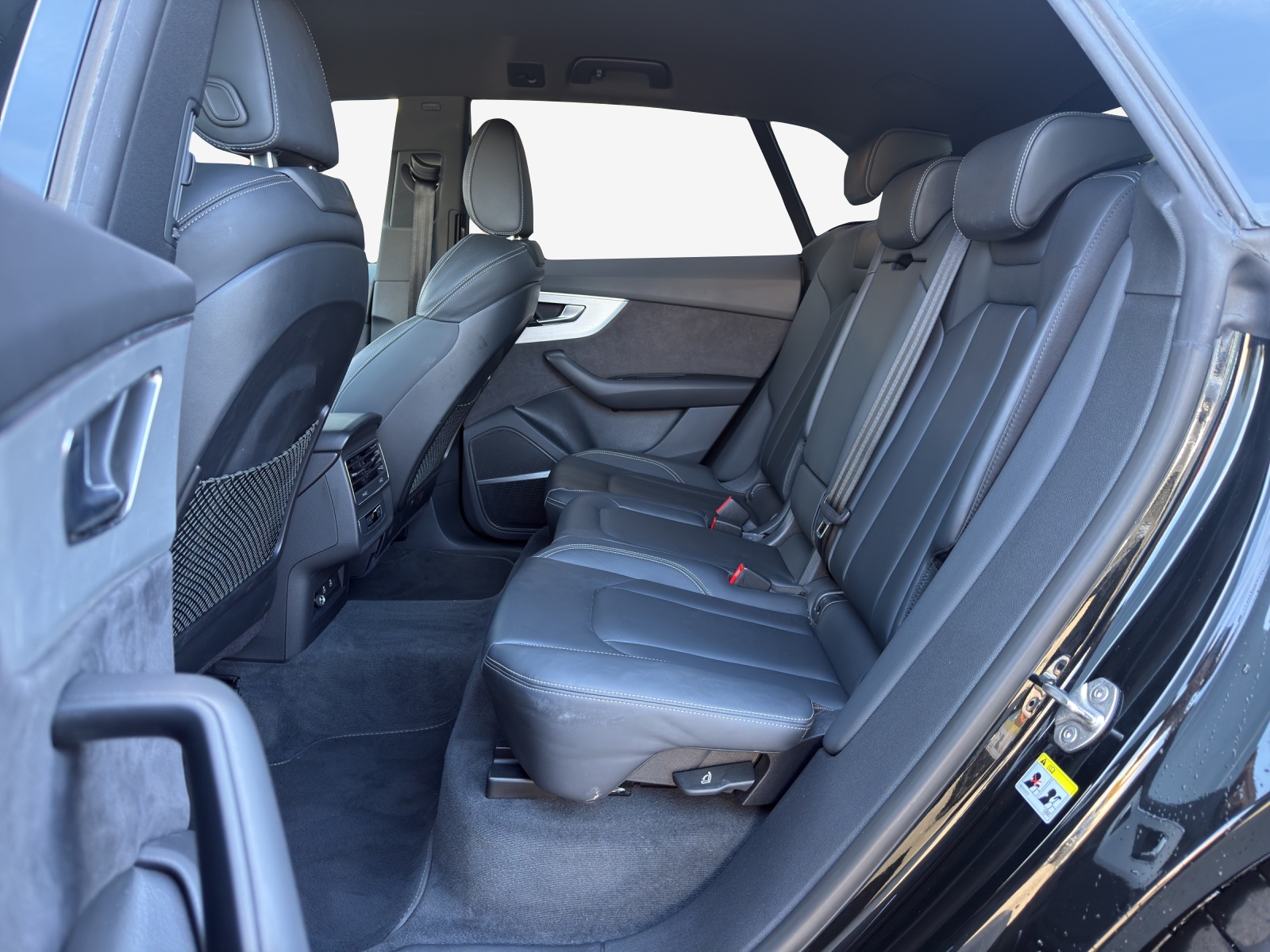 AUDI Q8 55 TFSI e quattro PHEV tiptronic-image-12