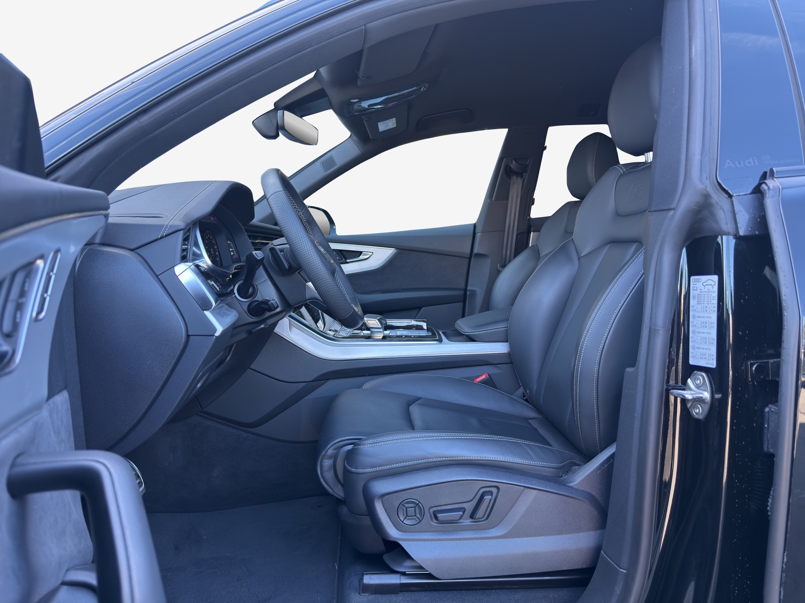 AUDI Q8 55 TFSI e quattro PHEV tiptronic-image-8