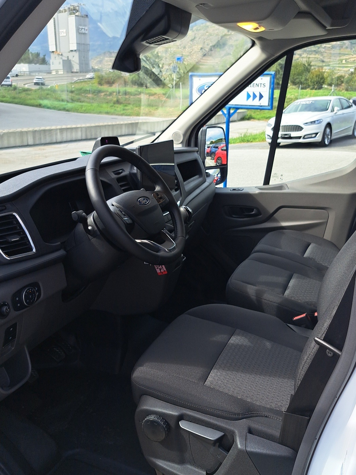FORD Transit Van 350 L2 Trend 2.0 TDCi 130 4WD-image-5
