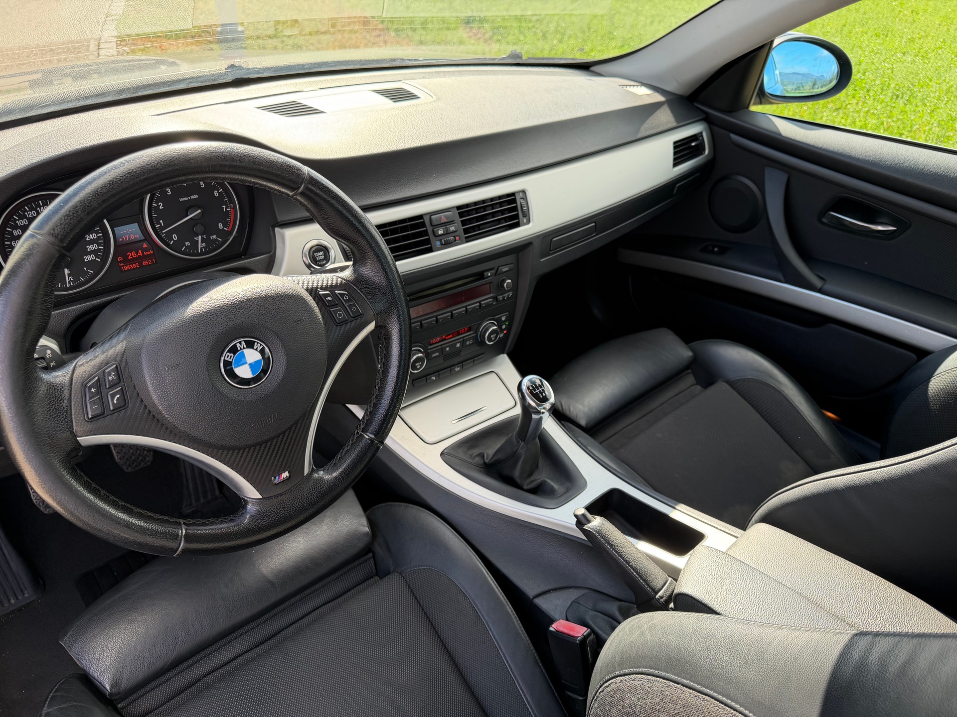BMW 335i xDrive Coupé-image-19