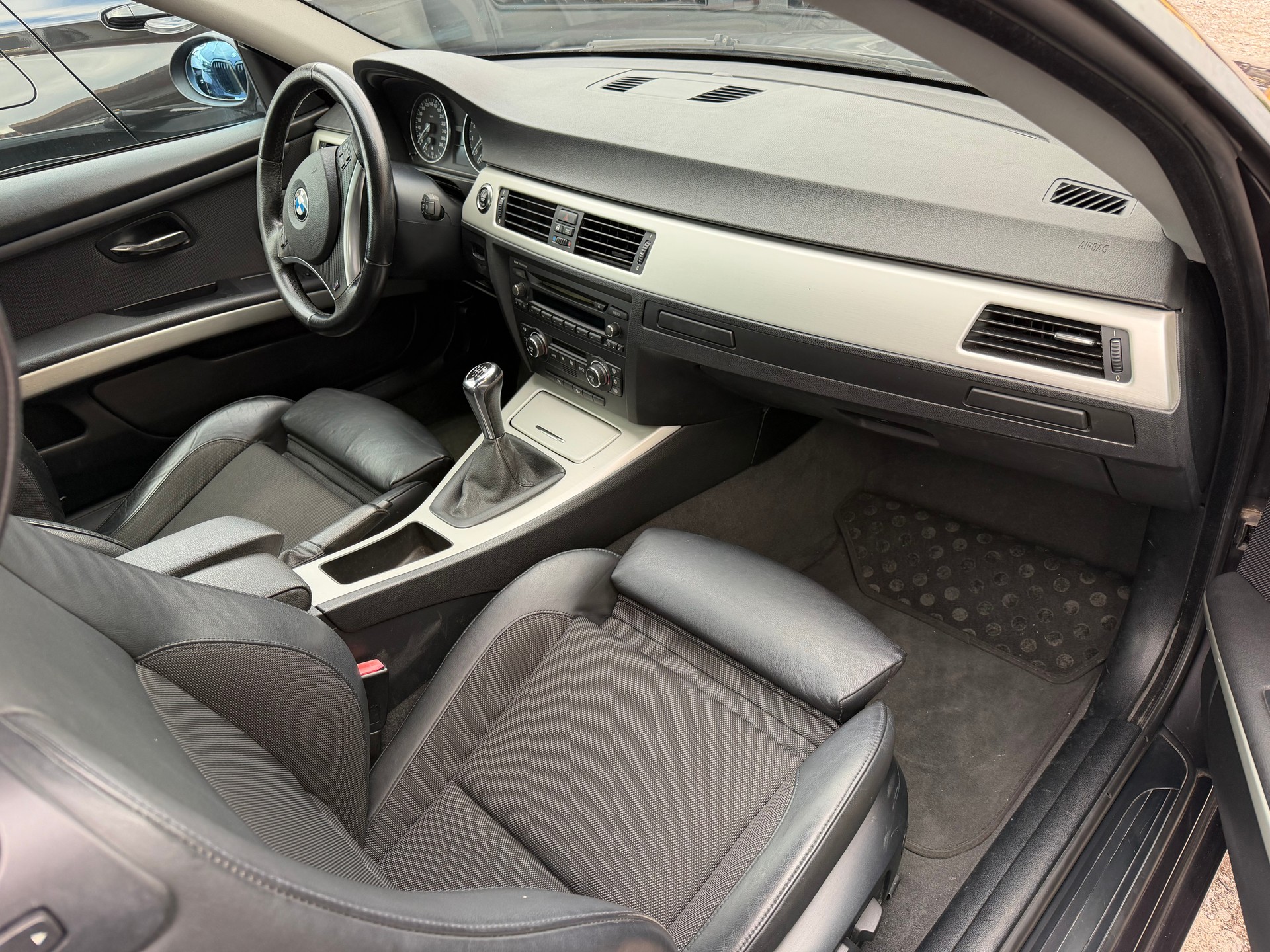 BMW 335i xDrive Coupé-image-27