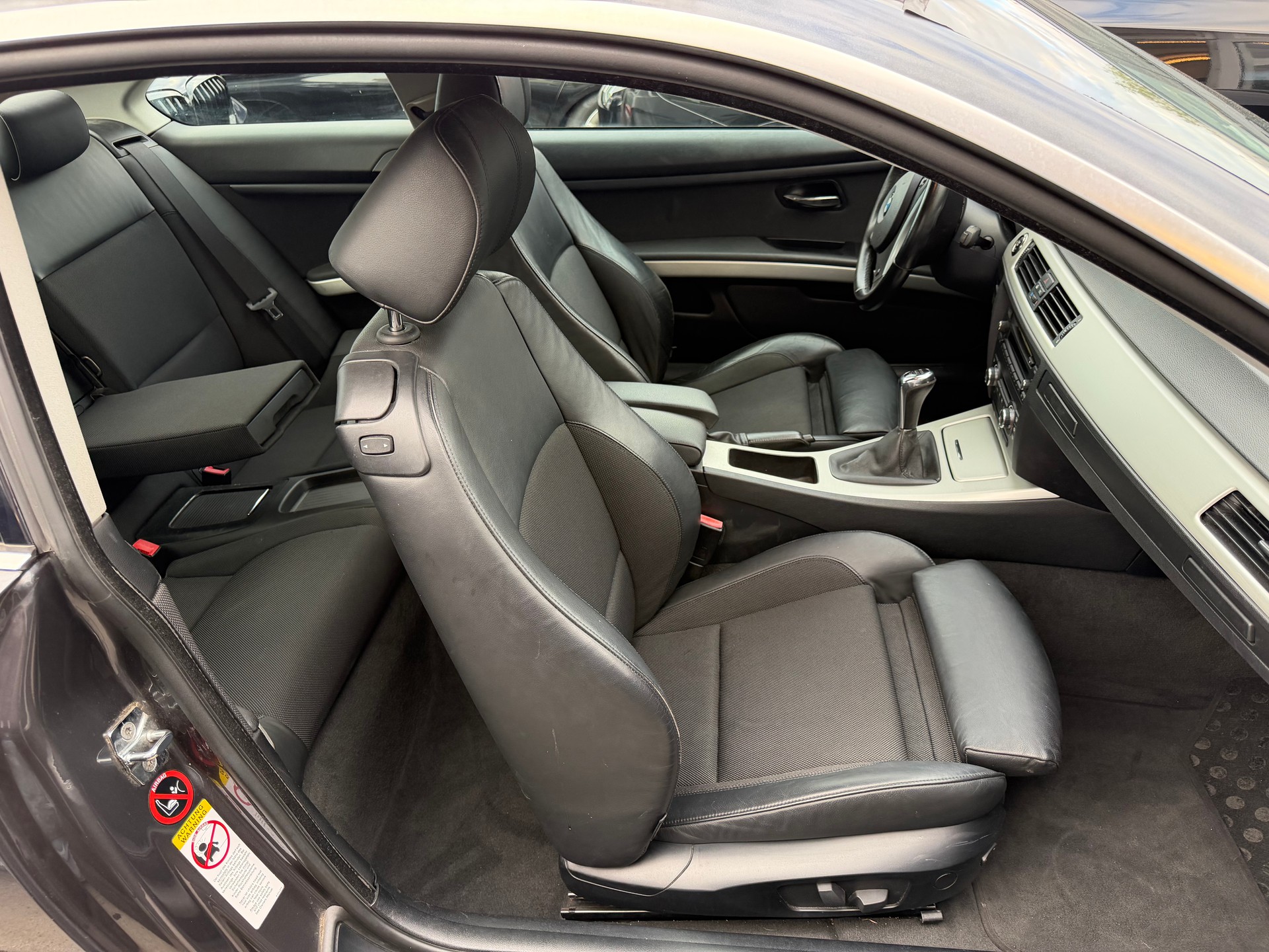 BMW 335i xDrive Coupé-image-25