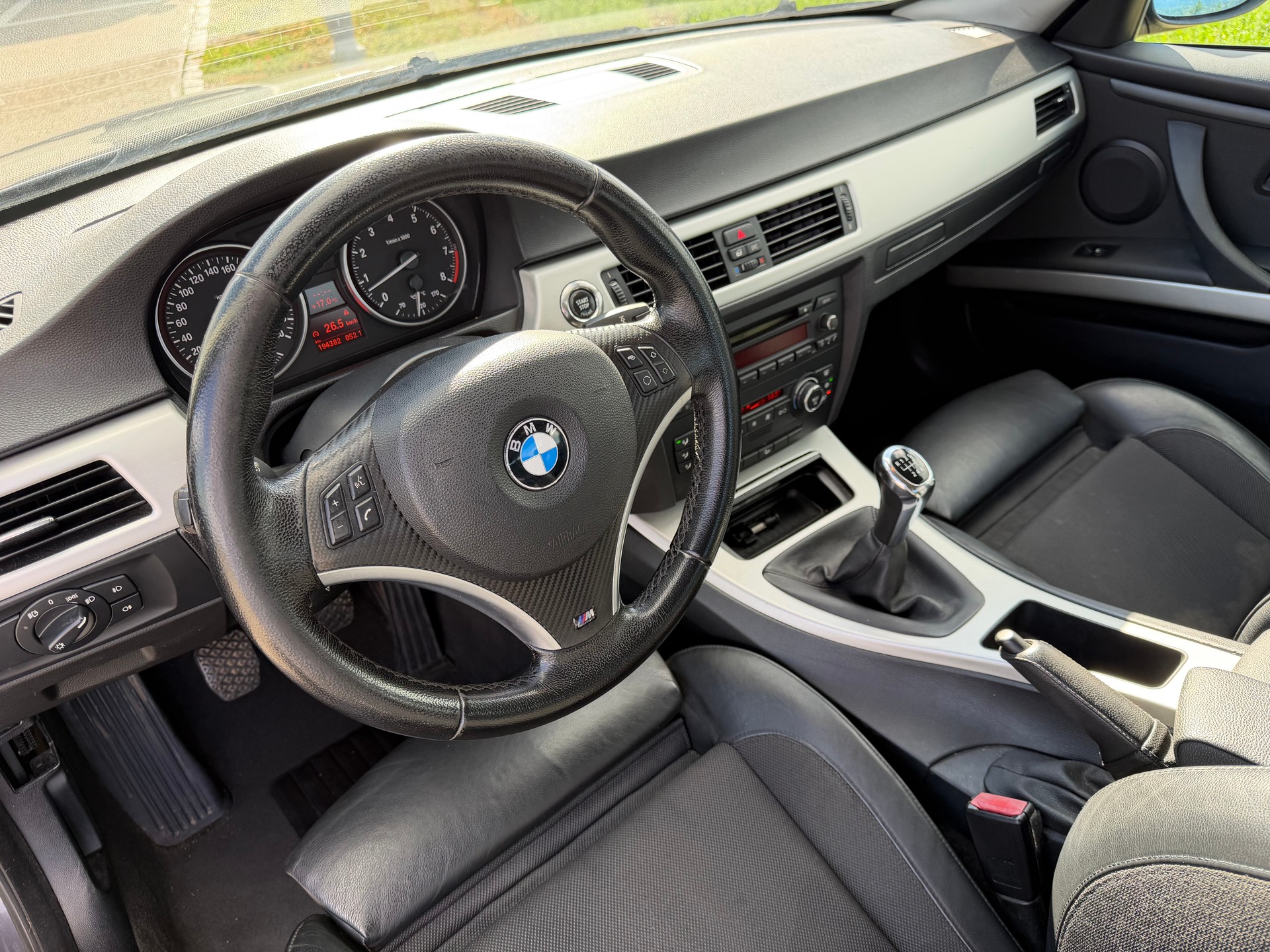 BMW 335i xDrive Coupé-image-17