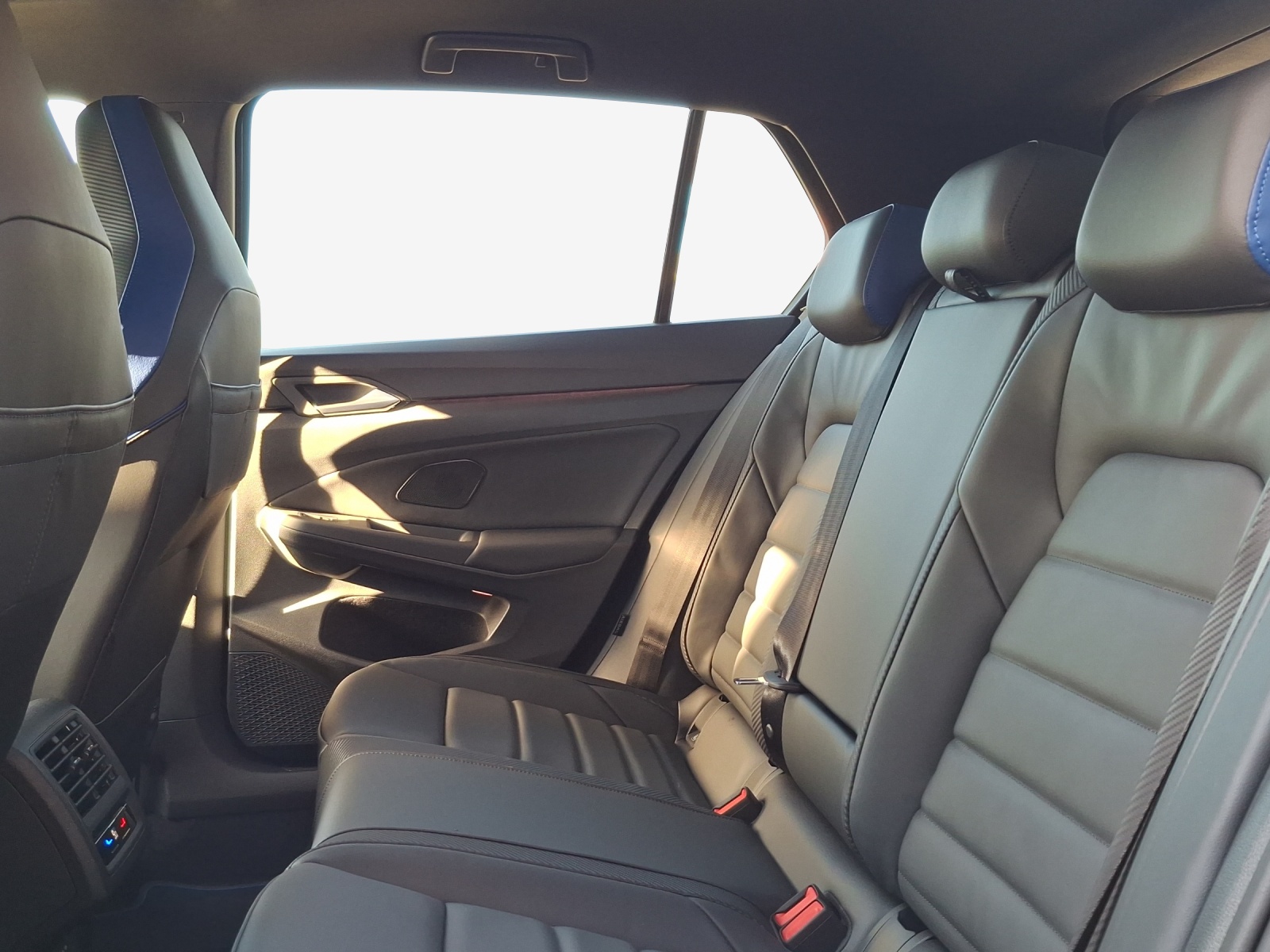 VW Golf 2.0 TSI R DSG 4 Motion-image-11
