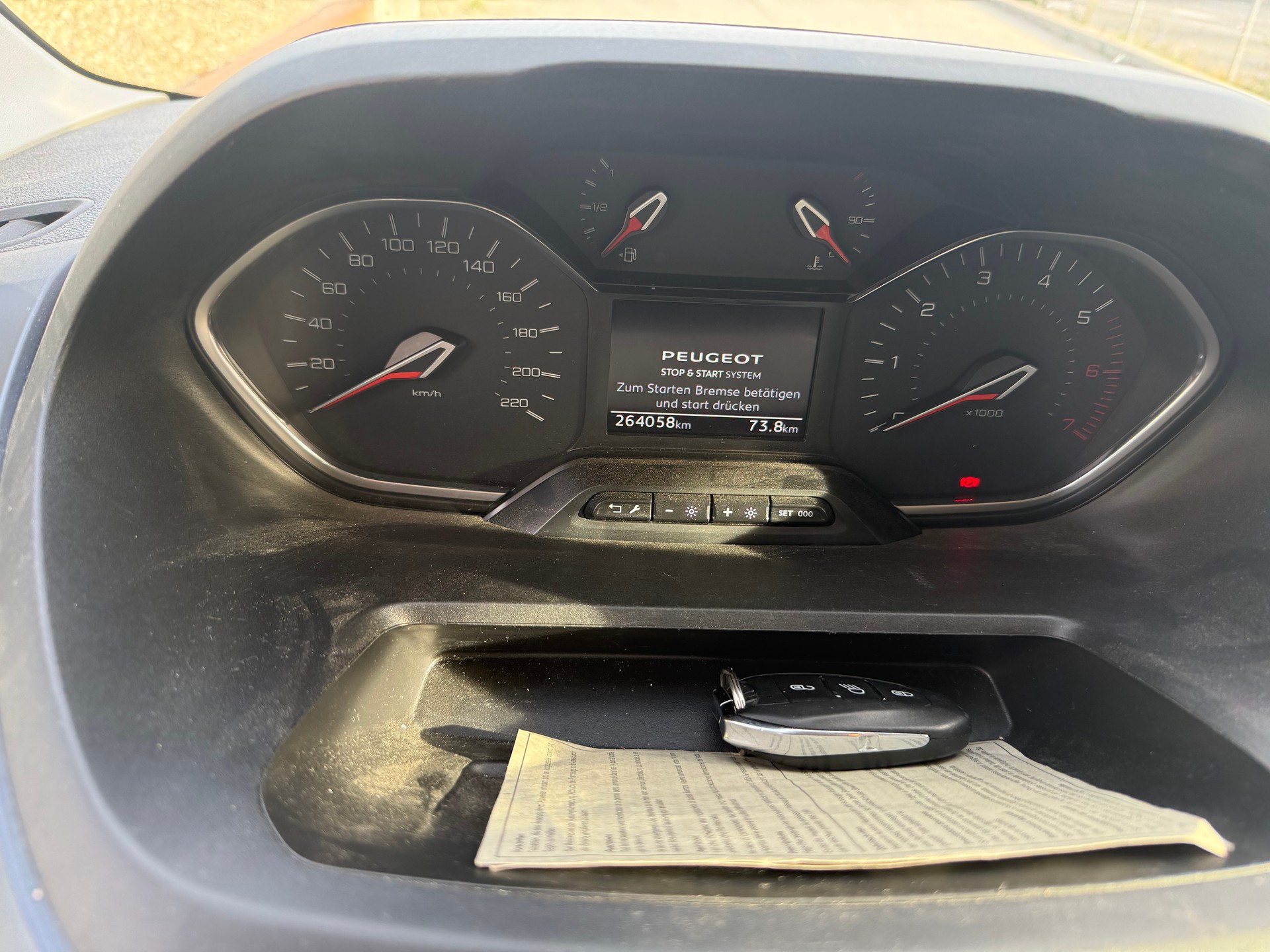 PEUGEOT Rifter Long 1.5 BlueHDi GT Line EAT8-image-8