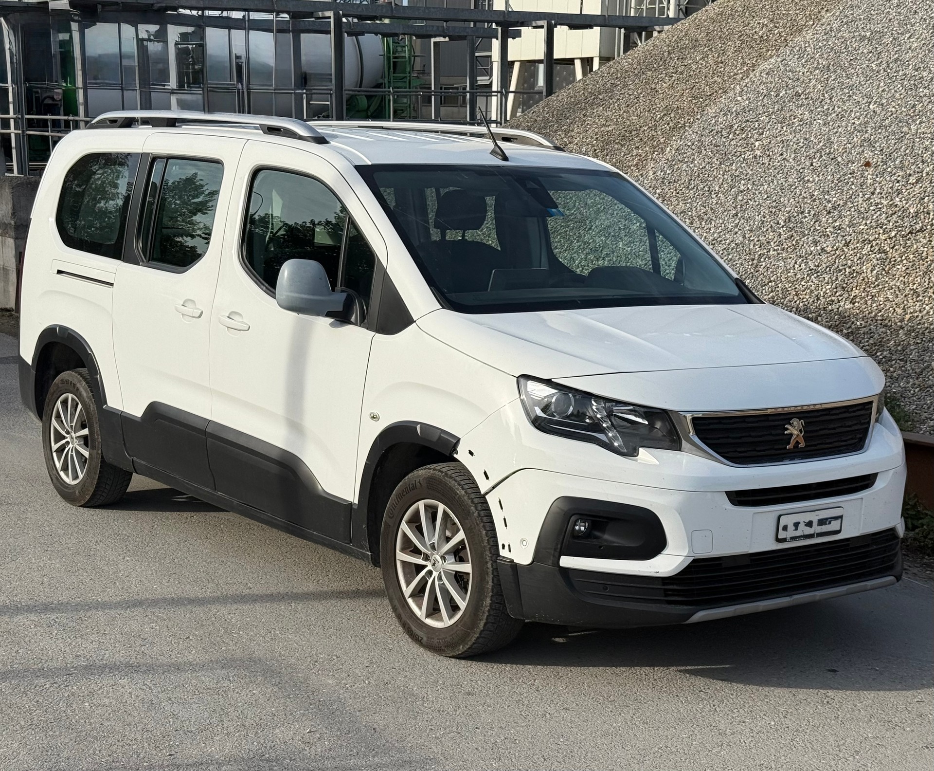 PEUGEOT Rifter Long 1.5 BlueHDi GT Line EAT8-image-2