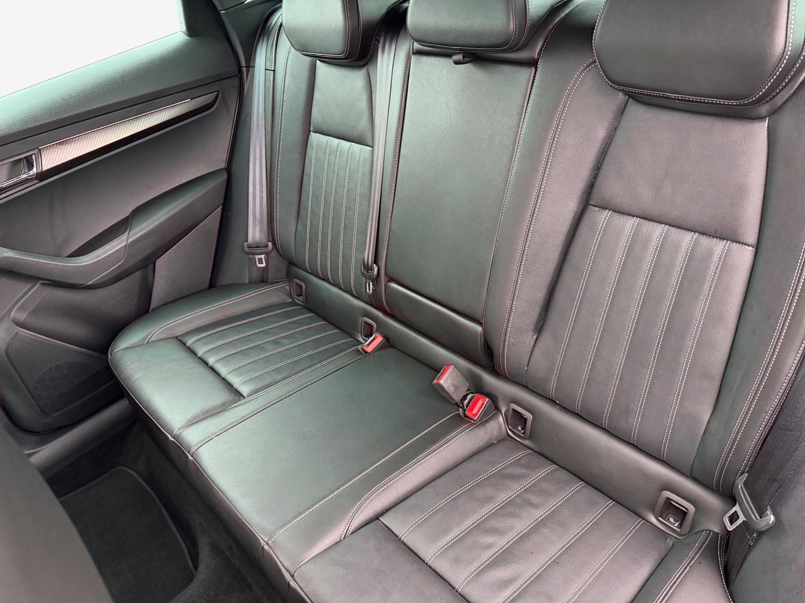 SKODA Karoq 2.0 TSI SportLine 4x4 DSG-image-11
