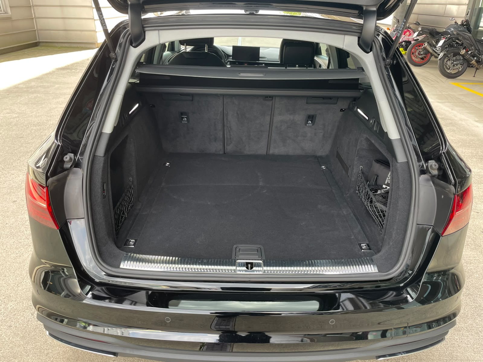 AUDI A4 Avant 40 TDI Attraction quattro S-tronic-image-19
