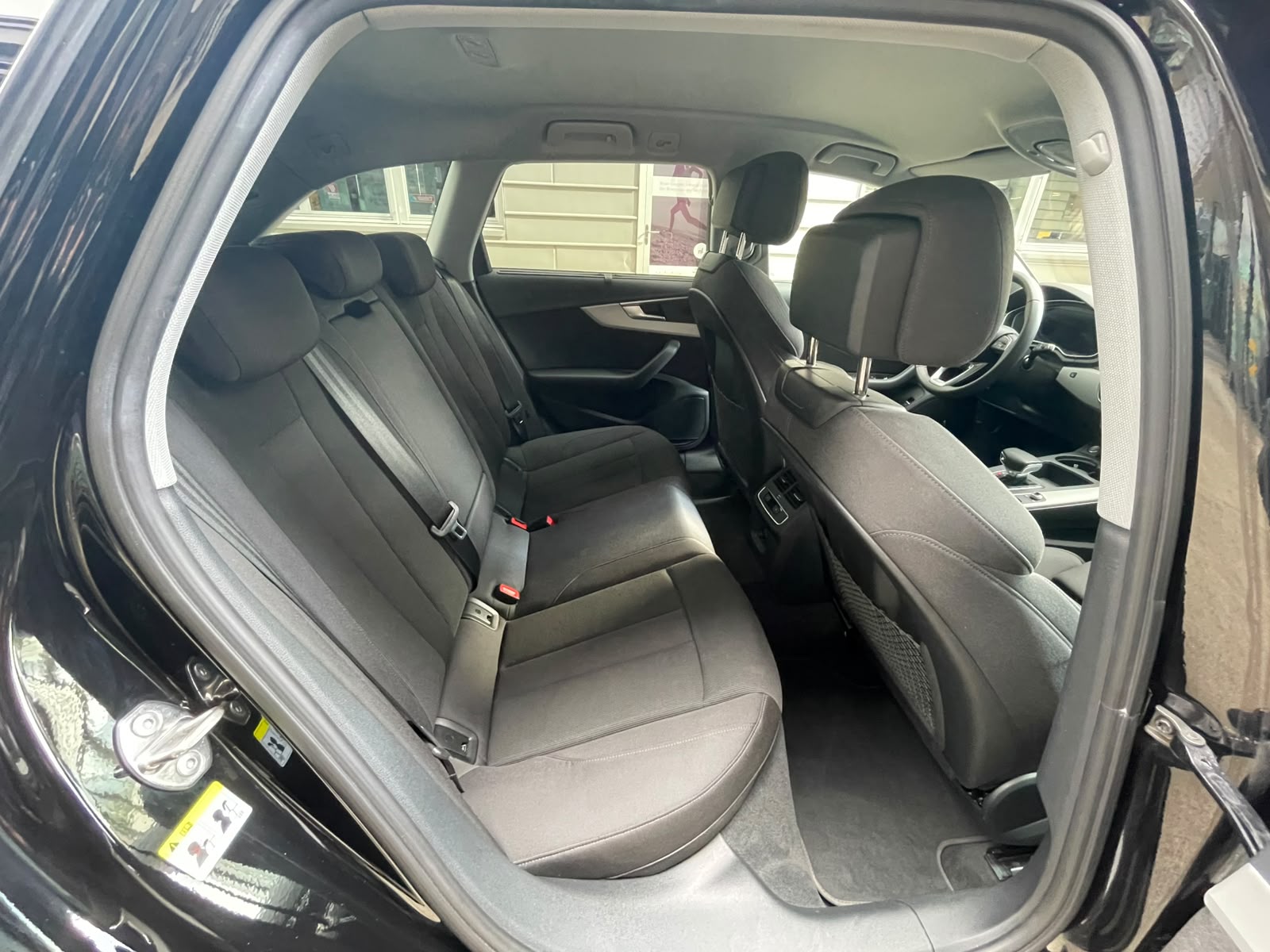 AUDI A4 Avant 40 TDI Attraction quattro S-tronic-image-17