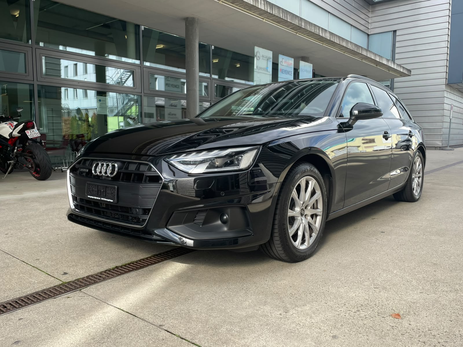 AUDI A4 Avant 40 TDI Attraction quattro S-tronic-image-0