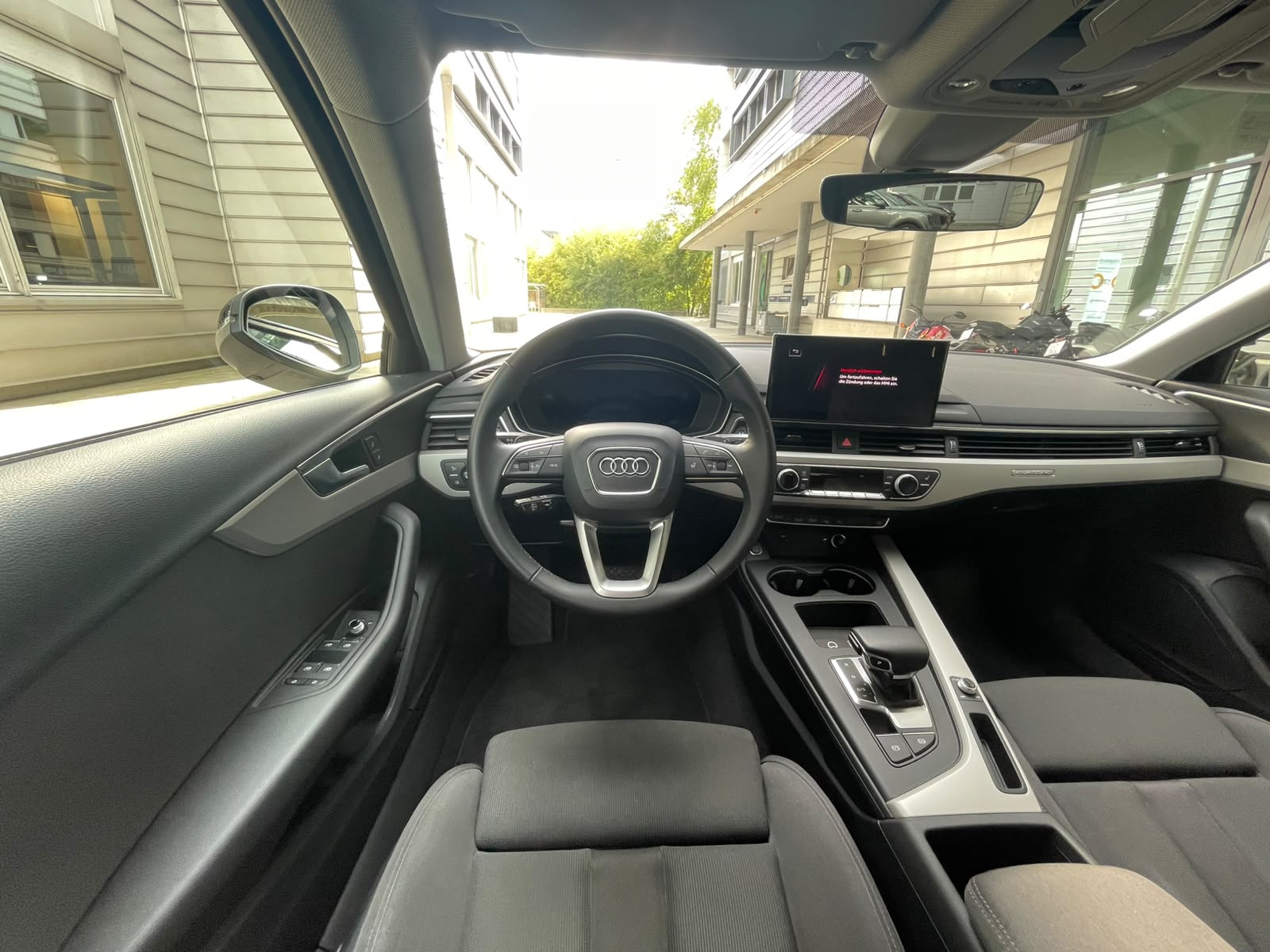 AUDI A4 Avant 40 TDI Attraction quattro S-tronic-image-9