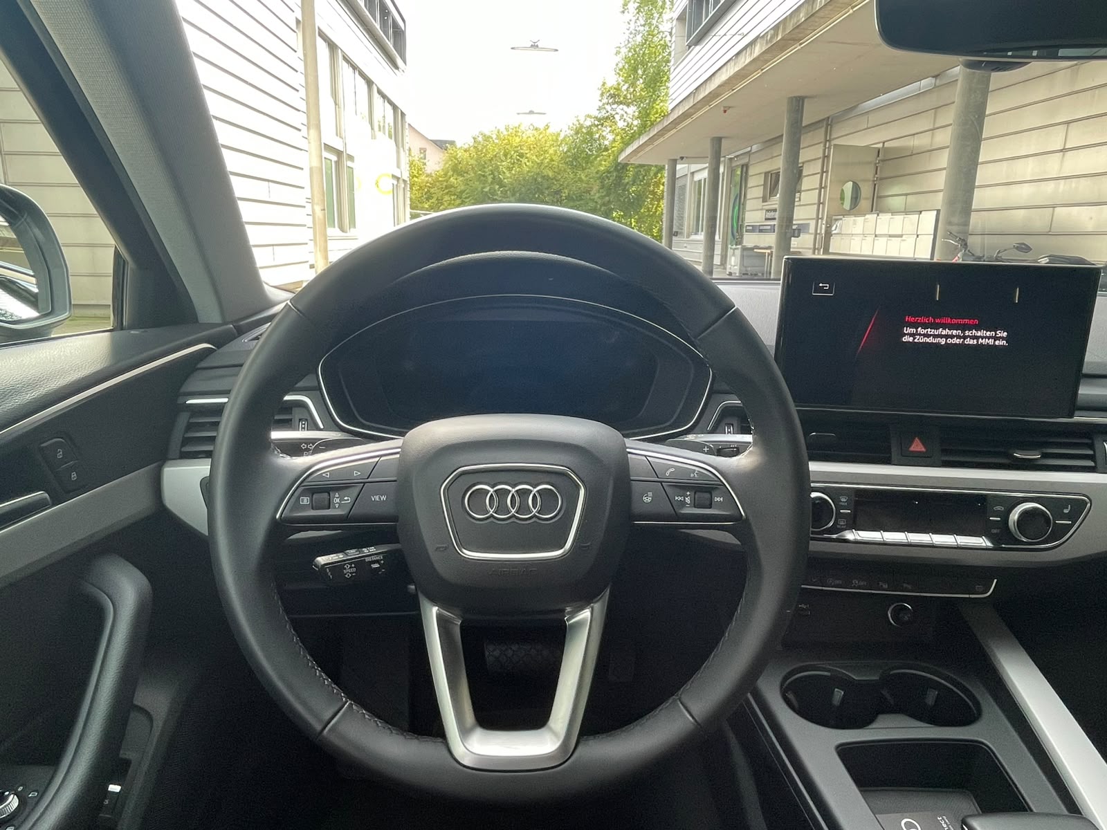 AUDI A4 Avant 40 TDI Attraction quattro S-tronic-image-10