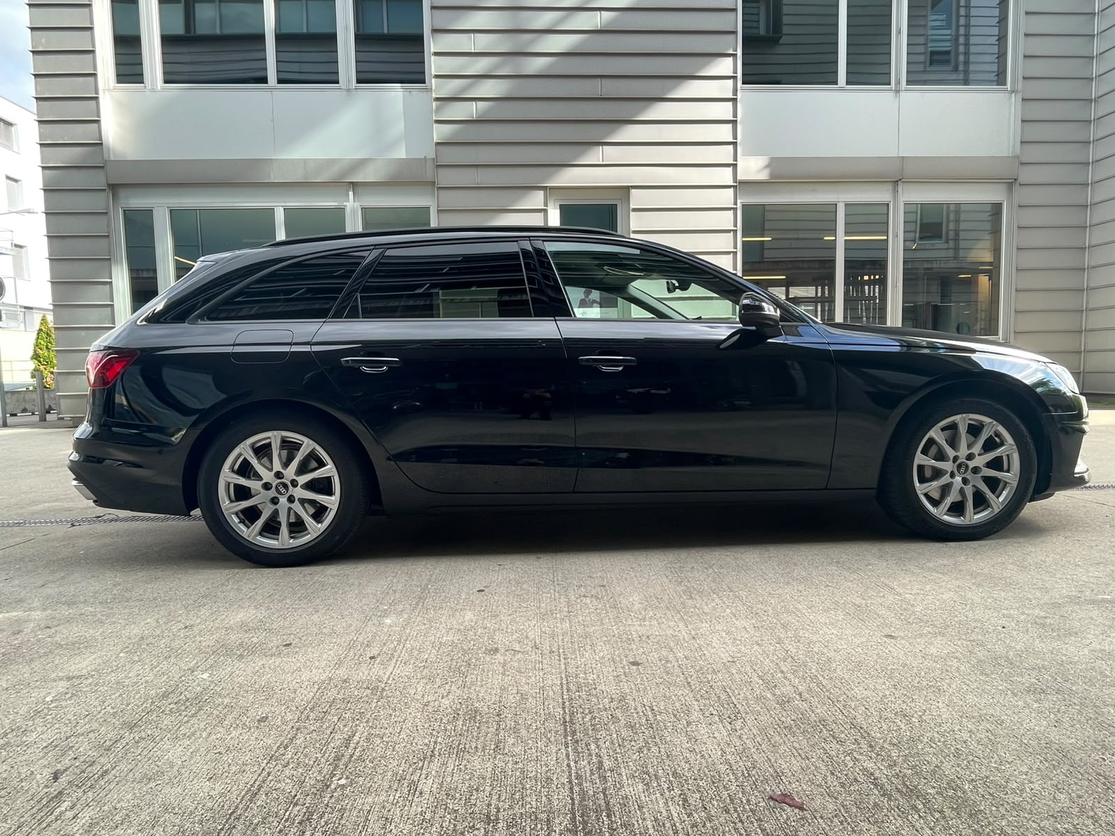 AUDI A4 Avant 40 TDI Attraction quattro S-tronic-image-5