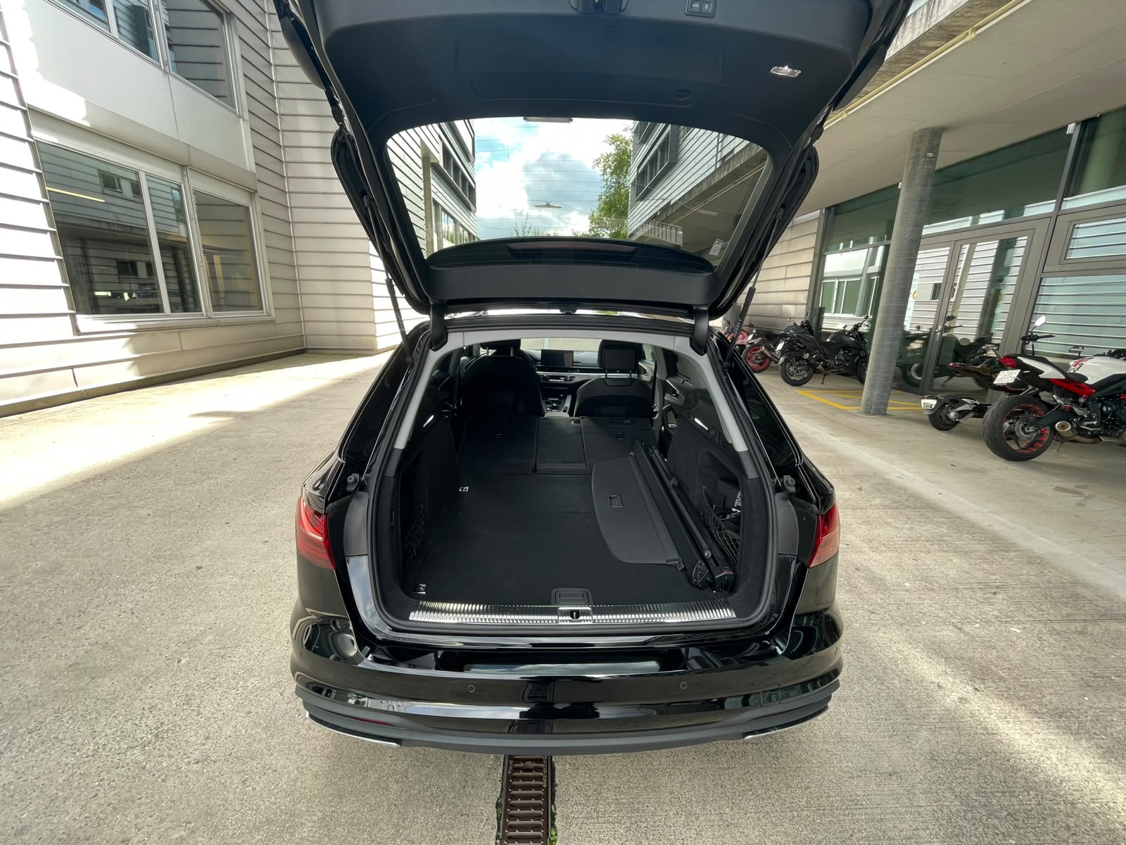 AUDI A4 Avant 40 TDI Attraction quattro S-tronic-image-18