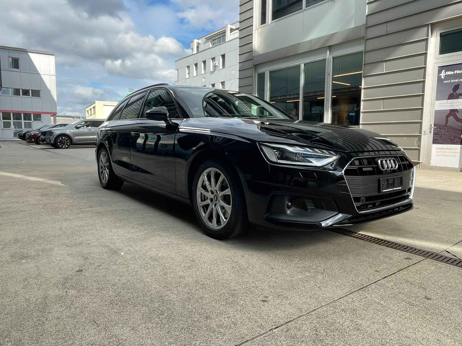 AUDI A4 Avant 40 TDI Attraction quattro S-tronic-image-6