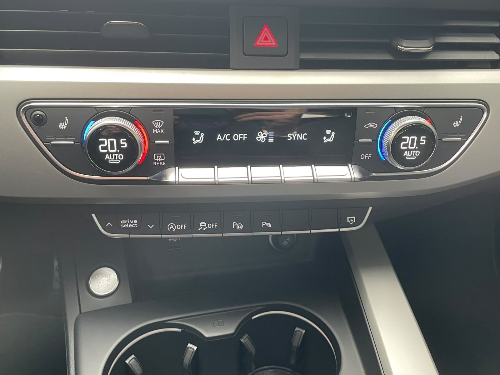 AUDI A4 Avant 40 TDI Attraction quattro S-tronic-image-14