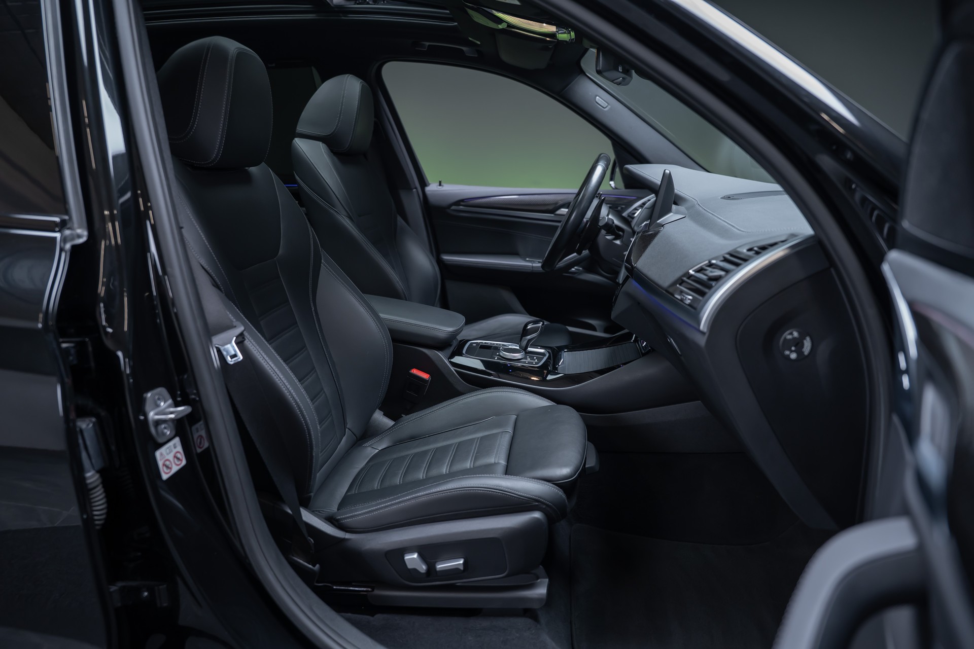 BMW X3 M40i / CH-Fahrzeug / Panorama / HedaUp / el.Sitze-image-36