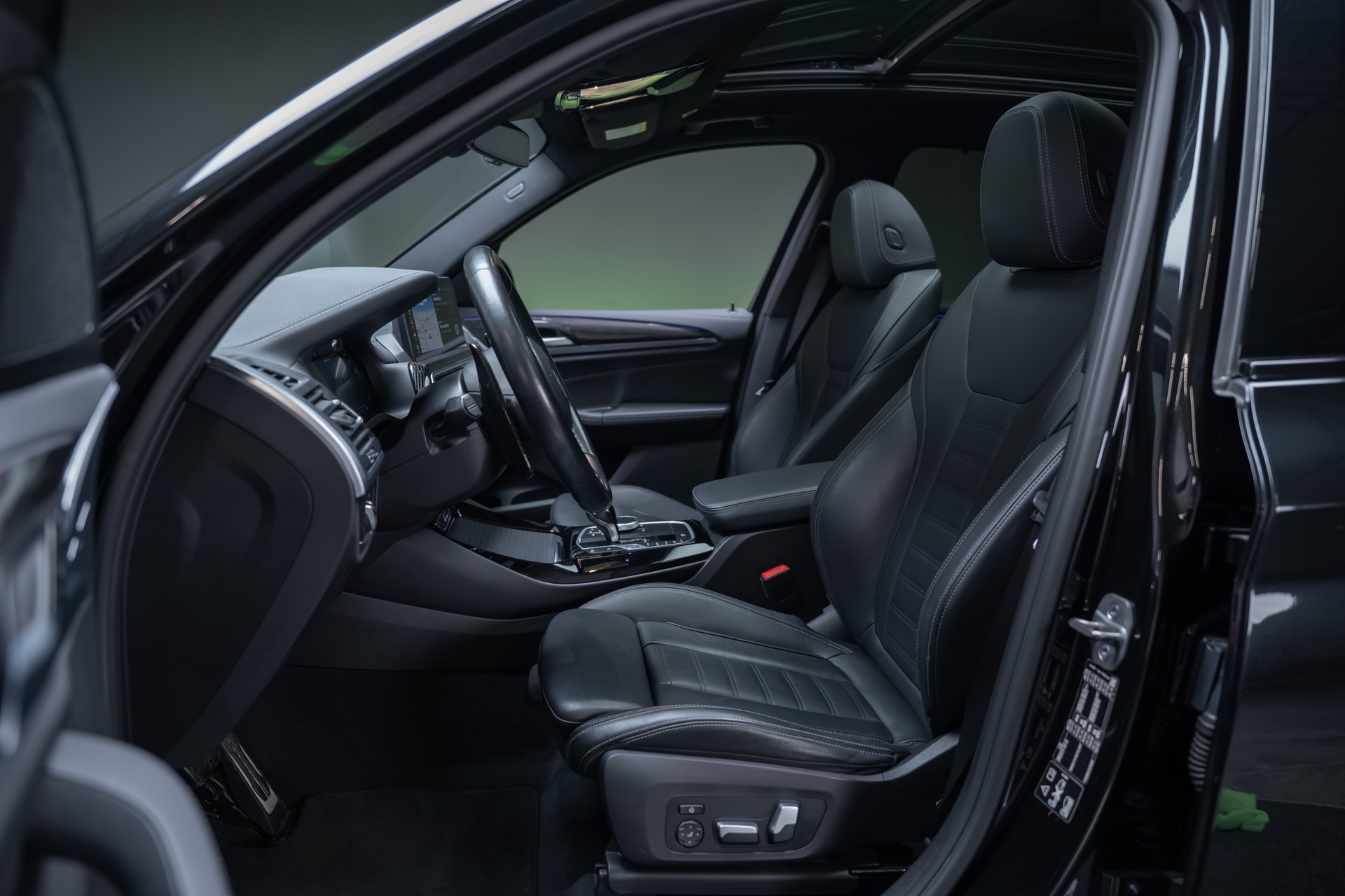 BMW X3 M40i / CH-Fahrzeug / Panorama / HedaUp / el.Sitze-image-16