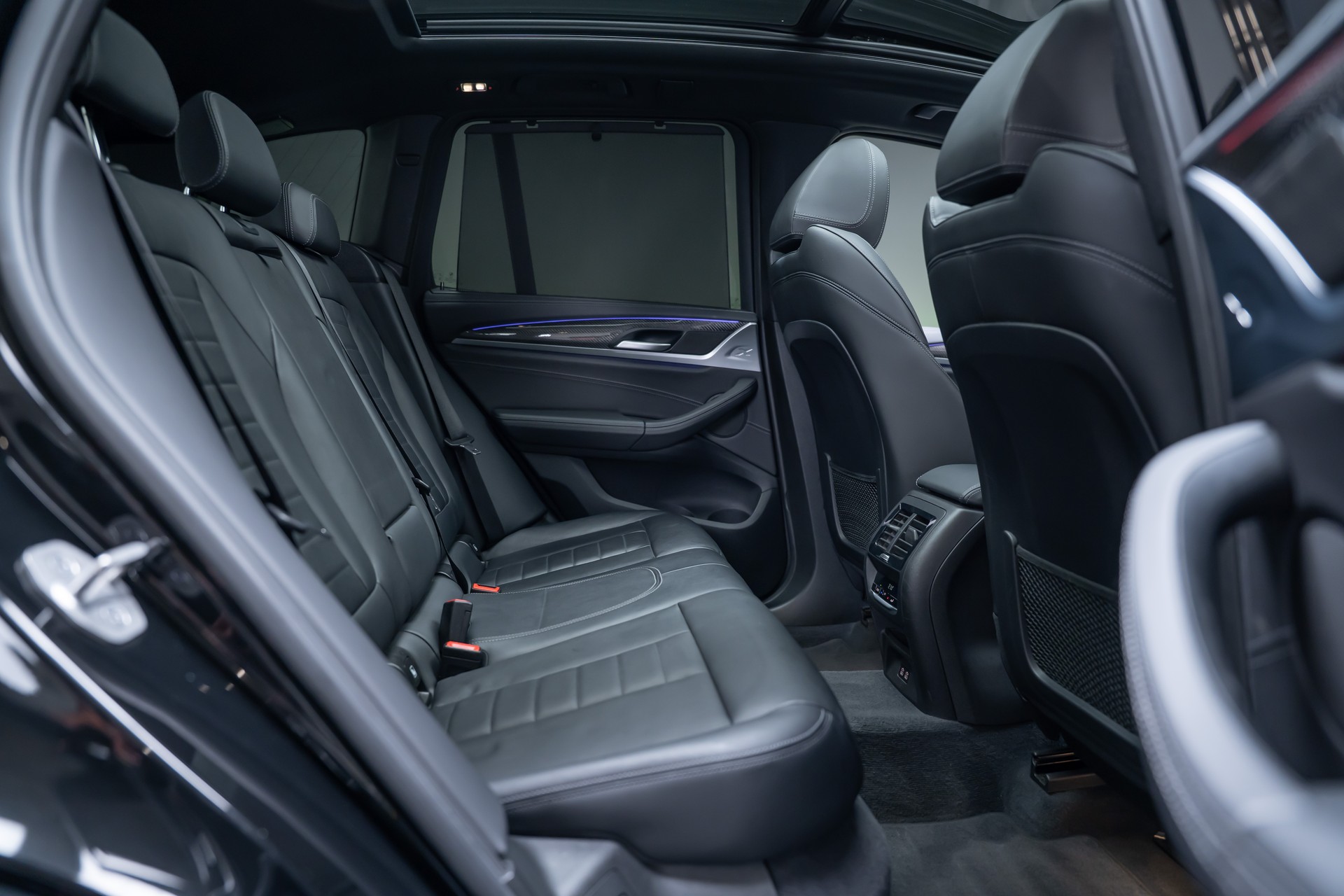 BMW X3 M40i / CH-Fahrzeug / Panorama / HedaUp / el.Sitze-image-37