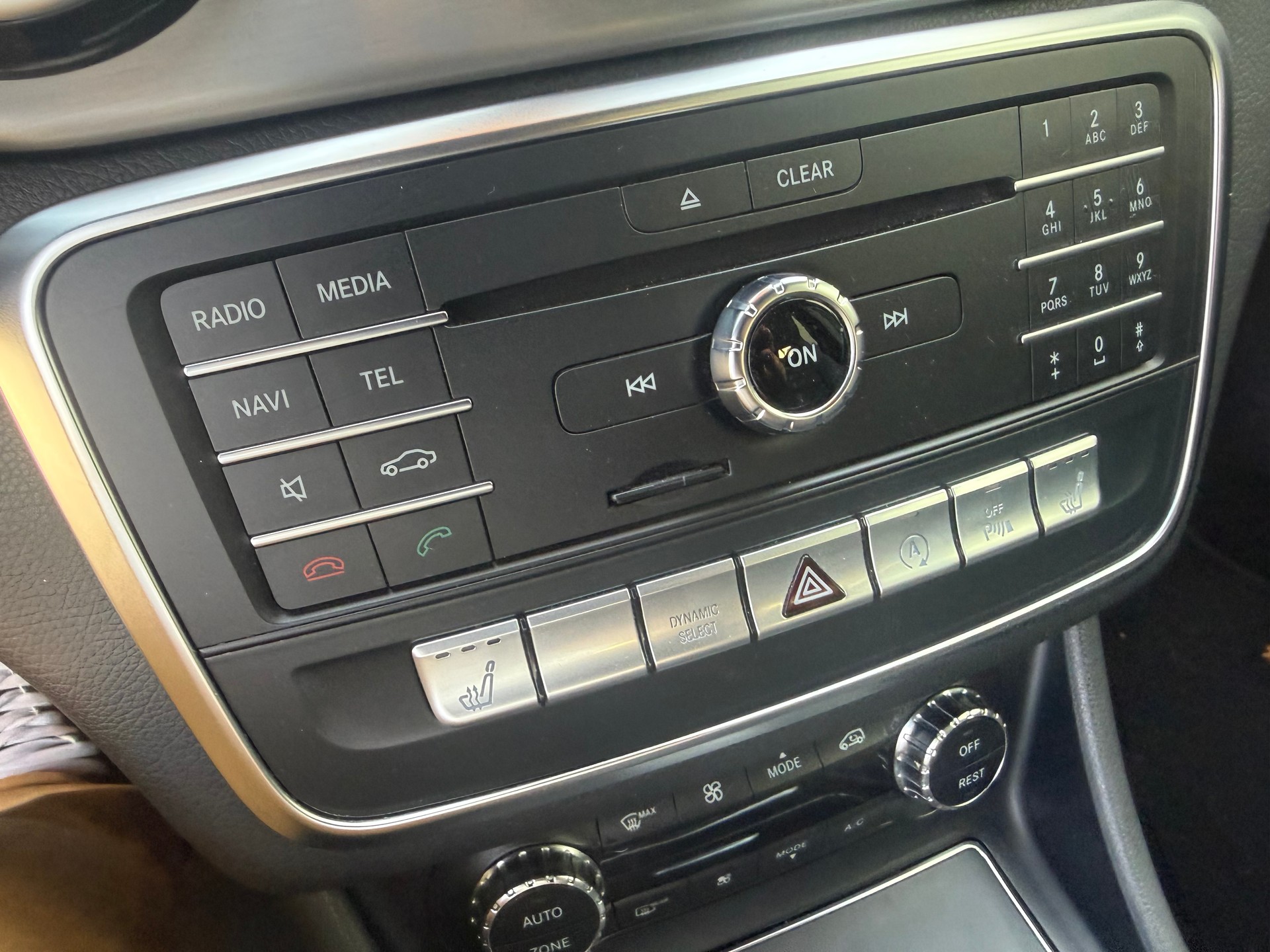 MERCEDES-BENZ GLA 200 Night Star 7G-DCT-image-10