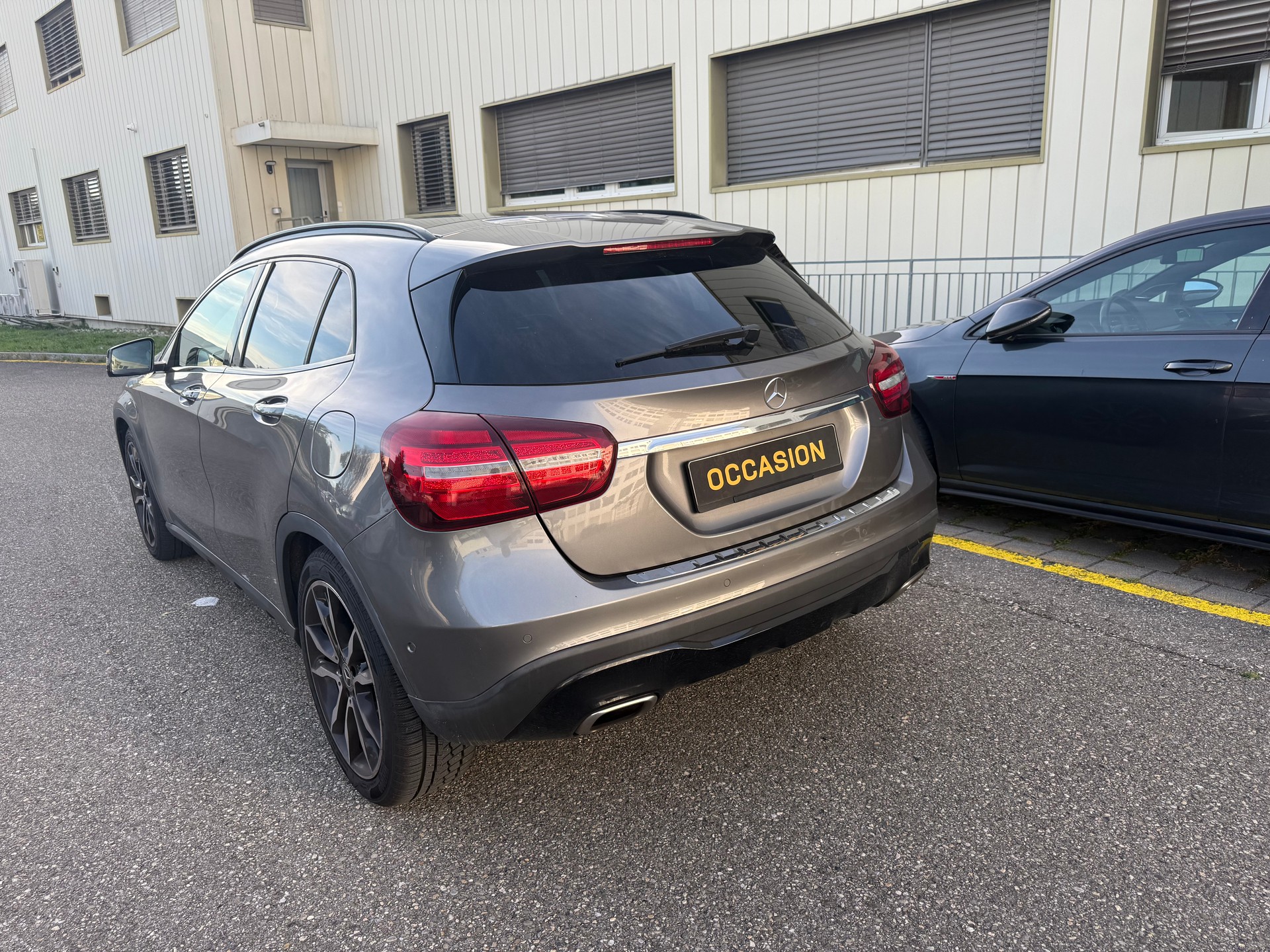 MERCEDES-BENZ GLA 200 Night Star 7G-DCT-image-4