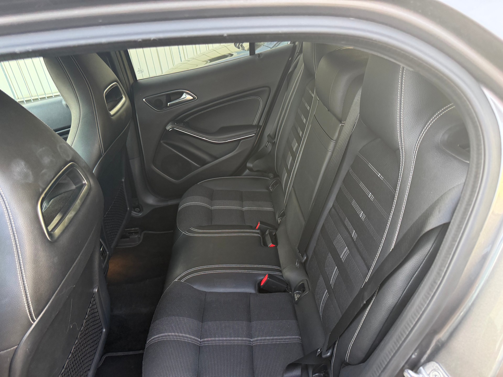 MERCEDES-BENZ GLA 200 Night Star 7G-DCT-image-7