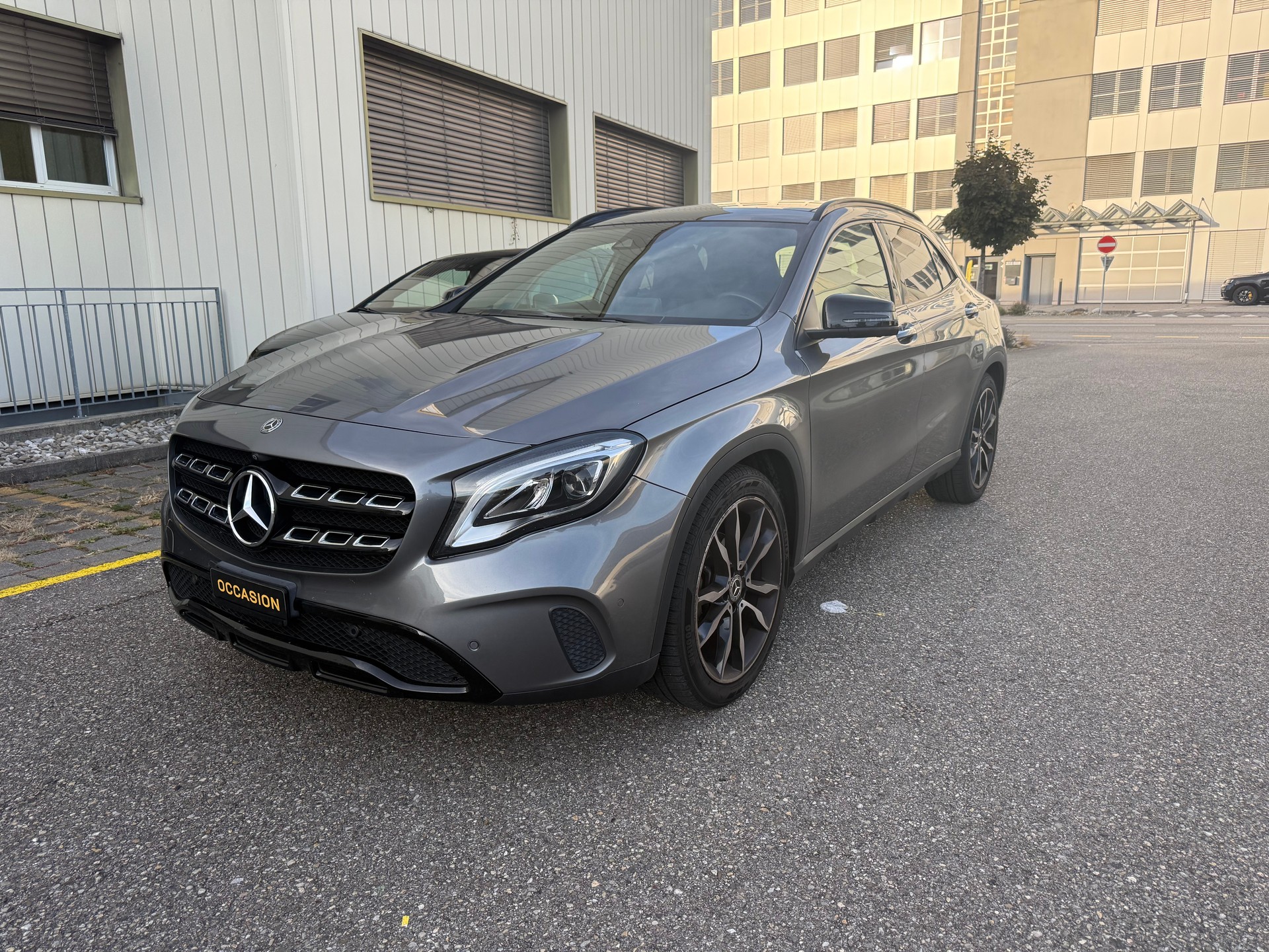 MERCEDES-BENZ GLA 200 Night Star 7G-DCT-image-0