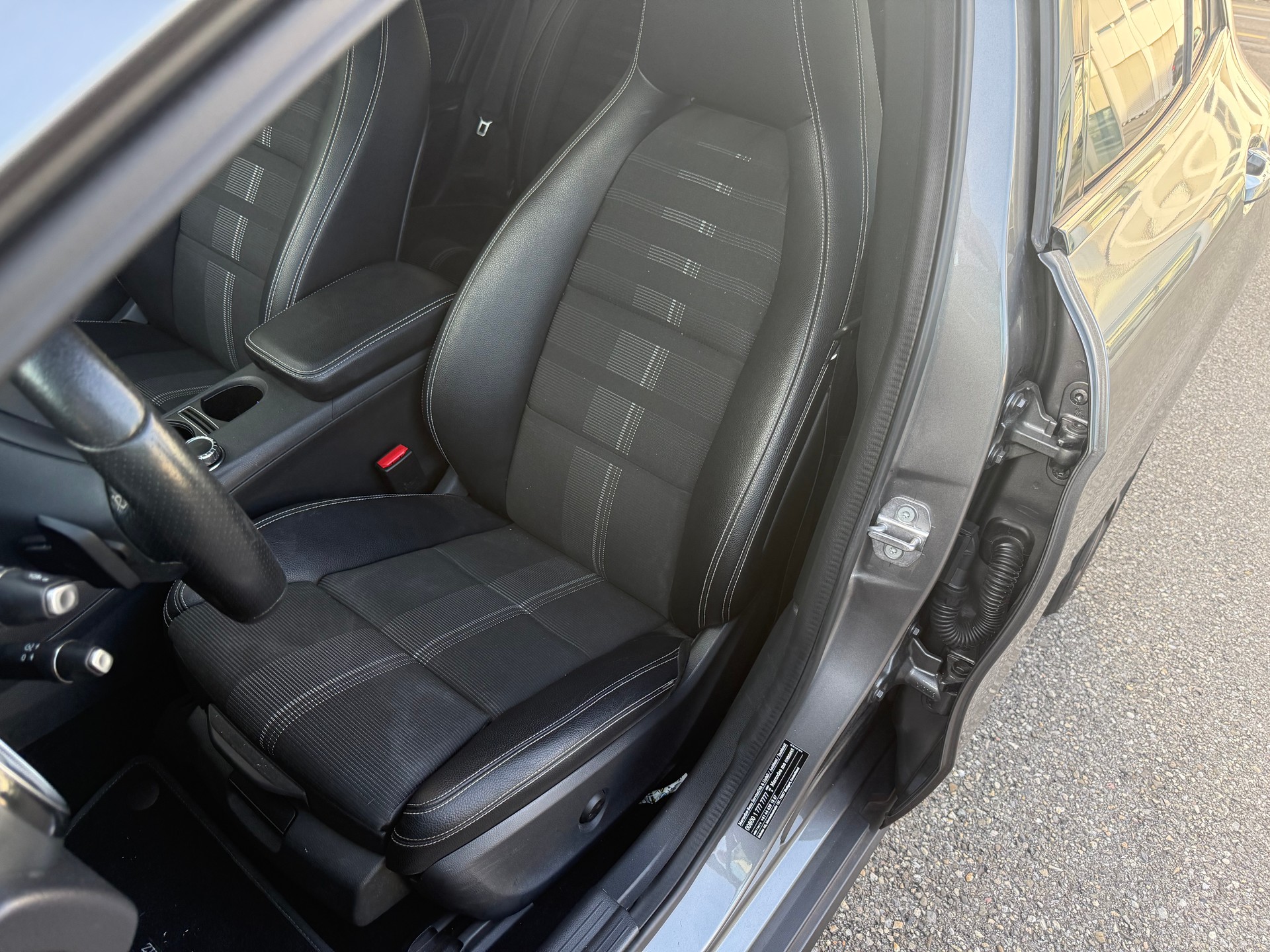 MERCEDES-BENZ GLA 200 Night Star 7G-DCT-image-9