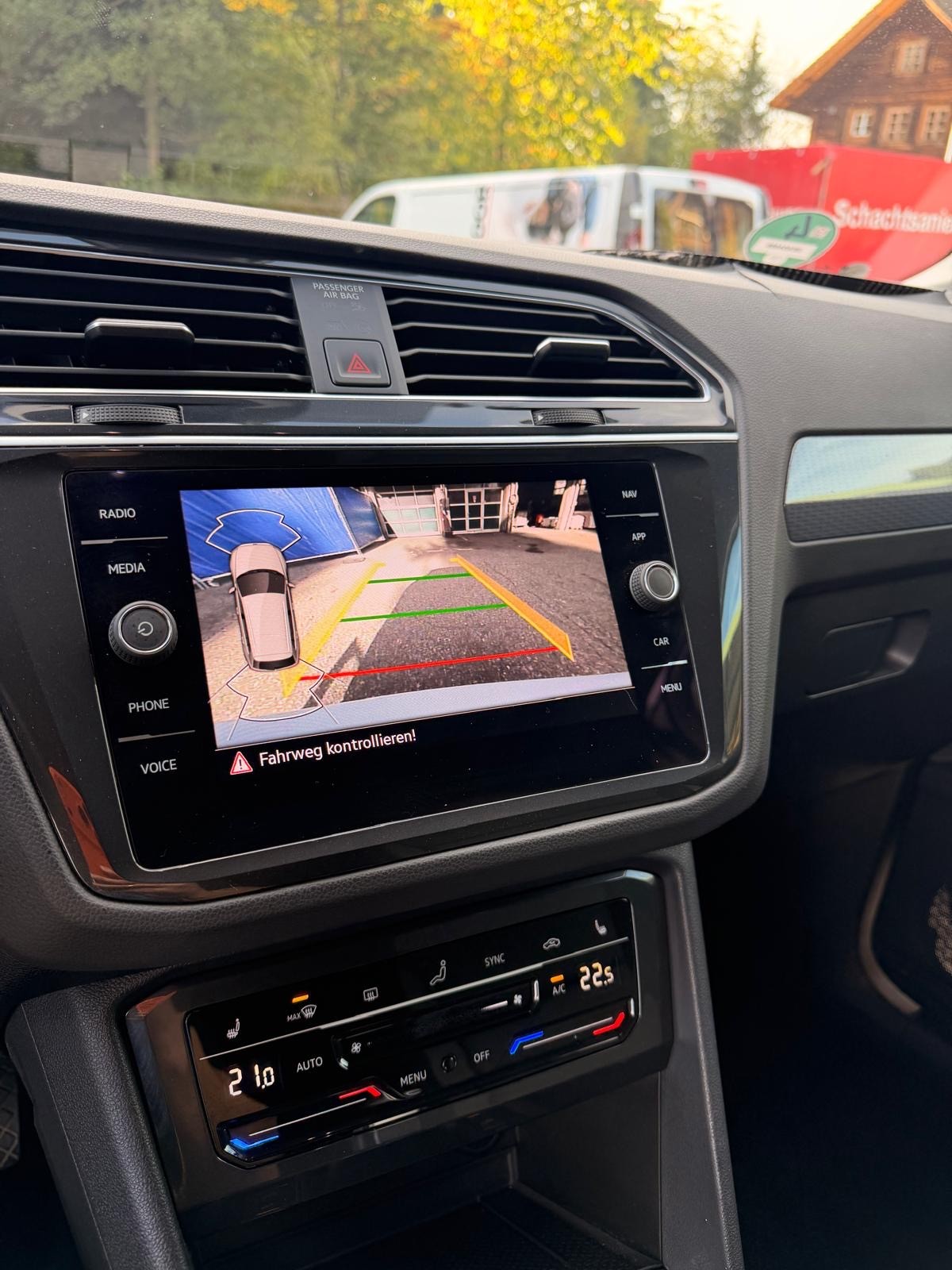 VW Tiguan 2.0 TDI SCR Life 4Motion DSG-image-15
