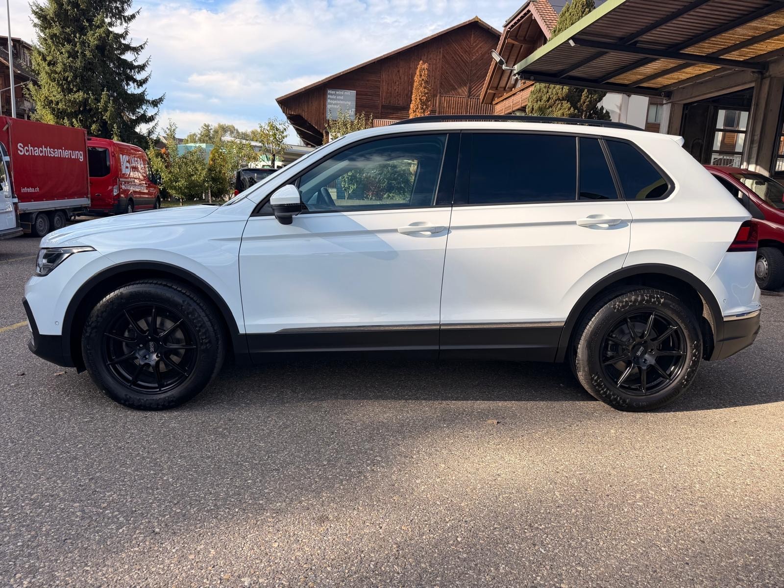 VW Tiguan 2.0 TDI SCR Life 4Motion DSG-image-2
