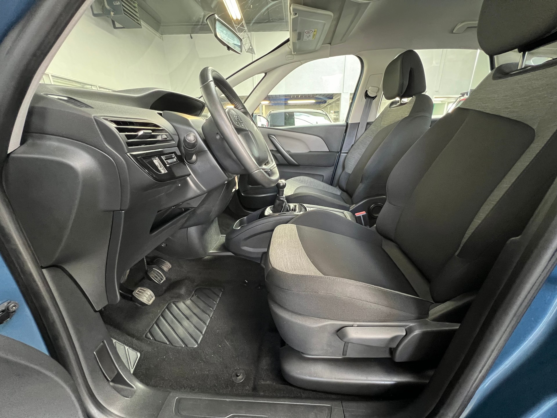 CITROEN C4 Picasso 1.6i 16V Attraction-image-7