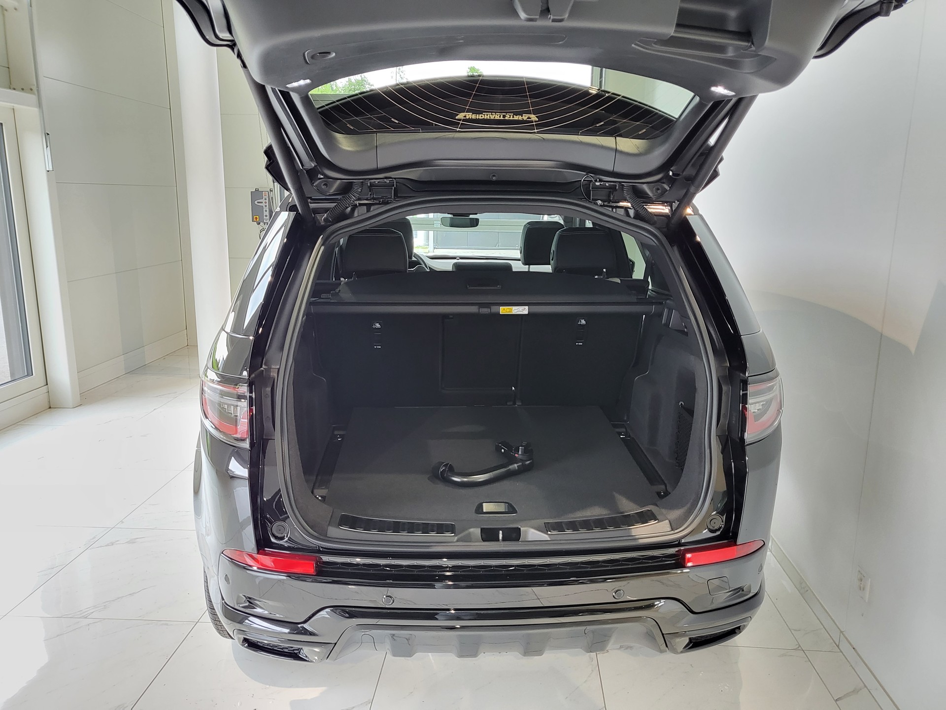 LAND ROVER Discovery Sport R Dyn P300e 1.5 PHEV SE AT8-image-8