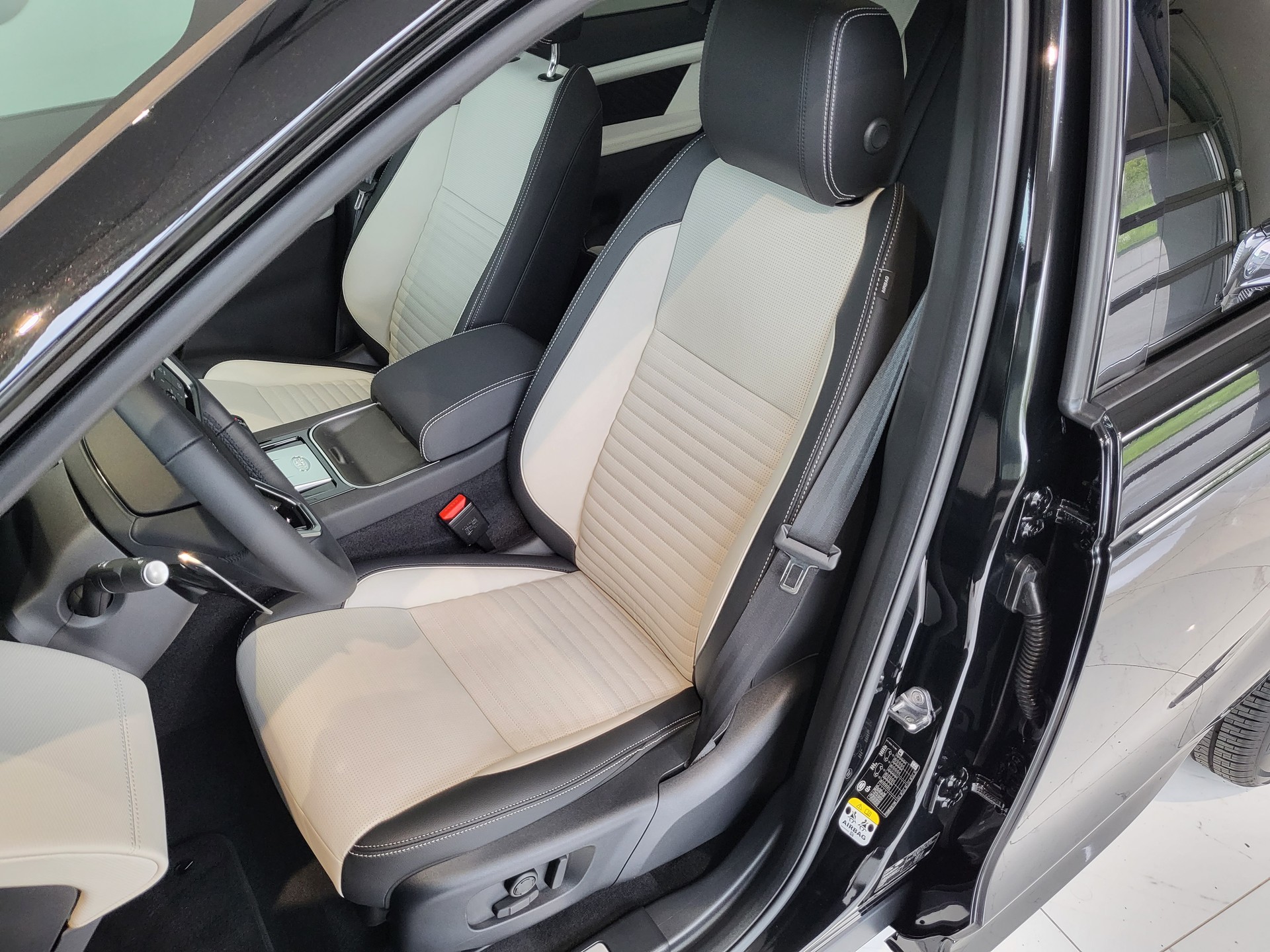 LAND ROVER Discovery Sport R Dyn P300e 1.5 PHEV SE AT8-image-5