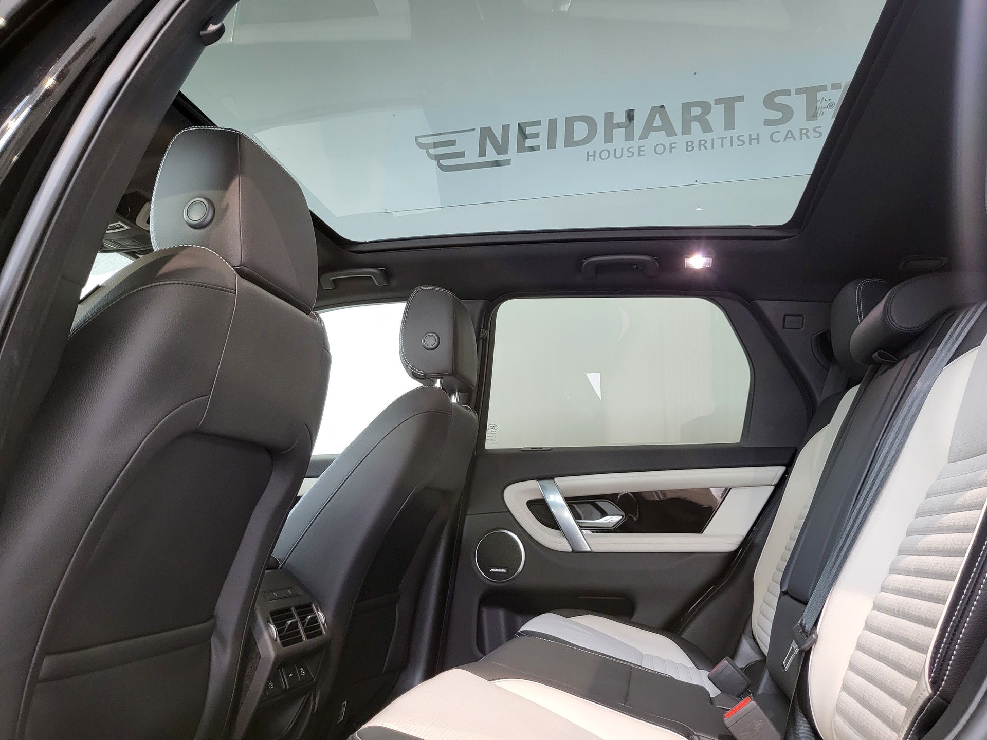 LAND ROVER Discovery Sport R Dyn P300e 1.5 PHEV SE AT8-image-7