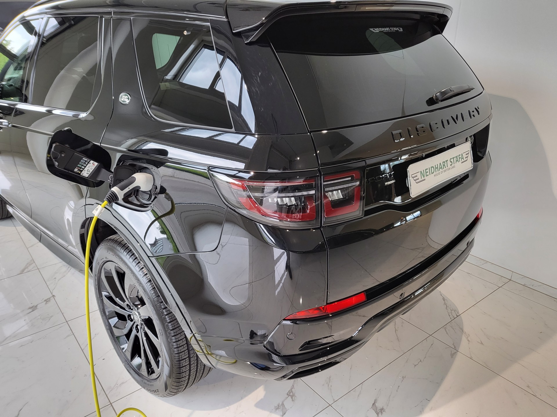 LAND ROVER Discovery Sport R Dyn P300e 1.5 PHEV SE AT8-showroom-element-3