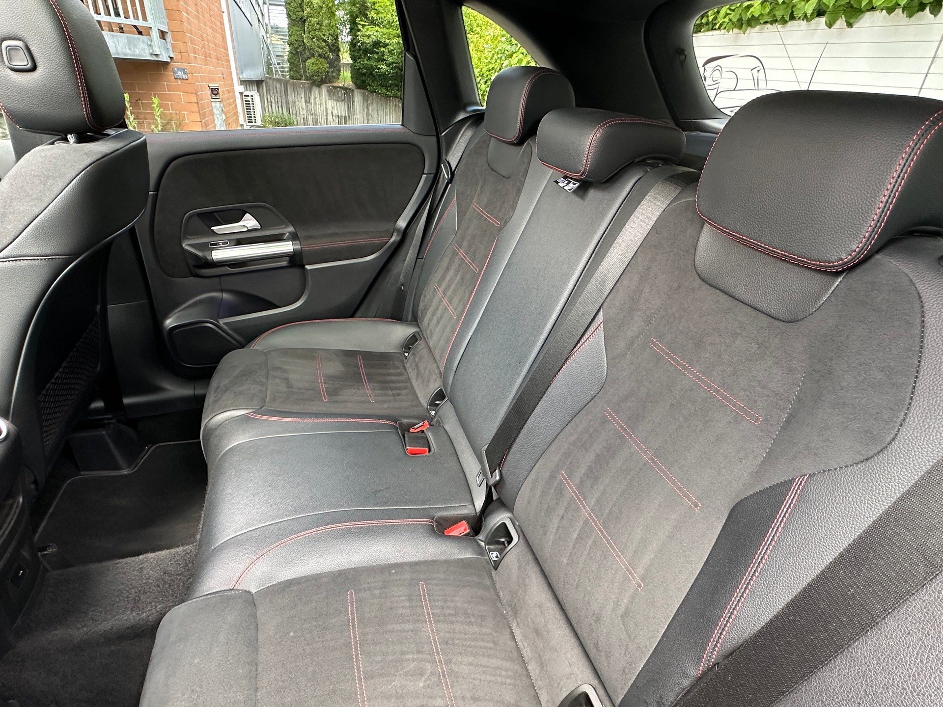 MERCEDES-BENZ B 200 AMG Line 7G-DCT-image-9