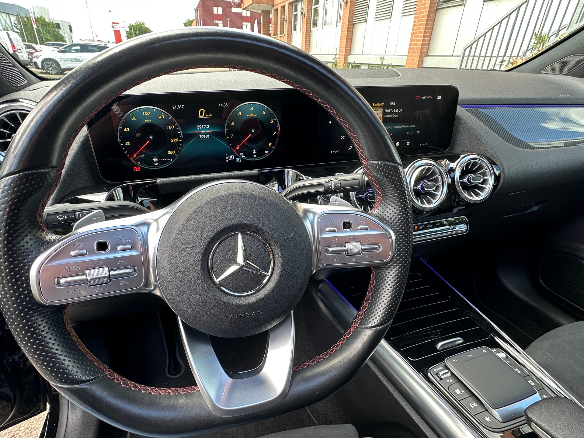 MERCEDES-BENZ B 200 AMG Line 7G-DCT-image-4