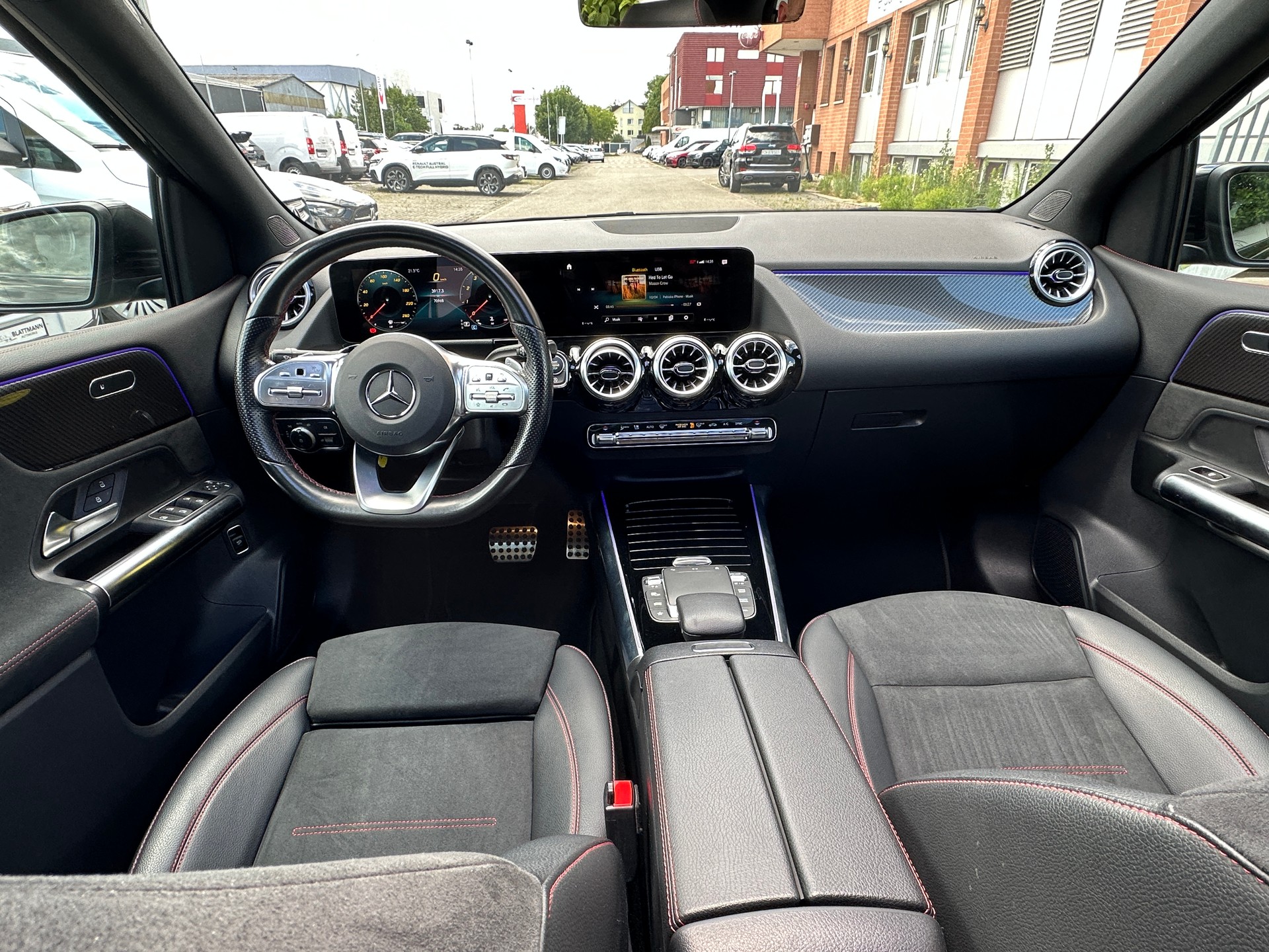 MERCEDES-BENZ B 200 AMG Line 7G-DCT-image-10