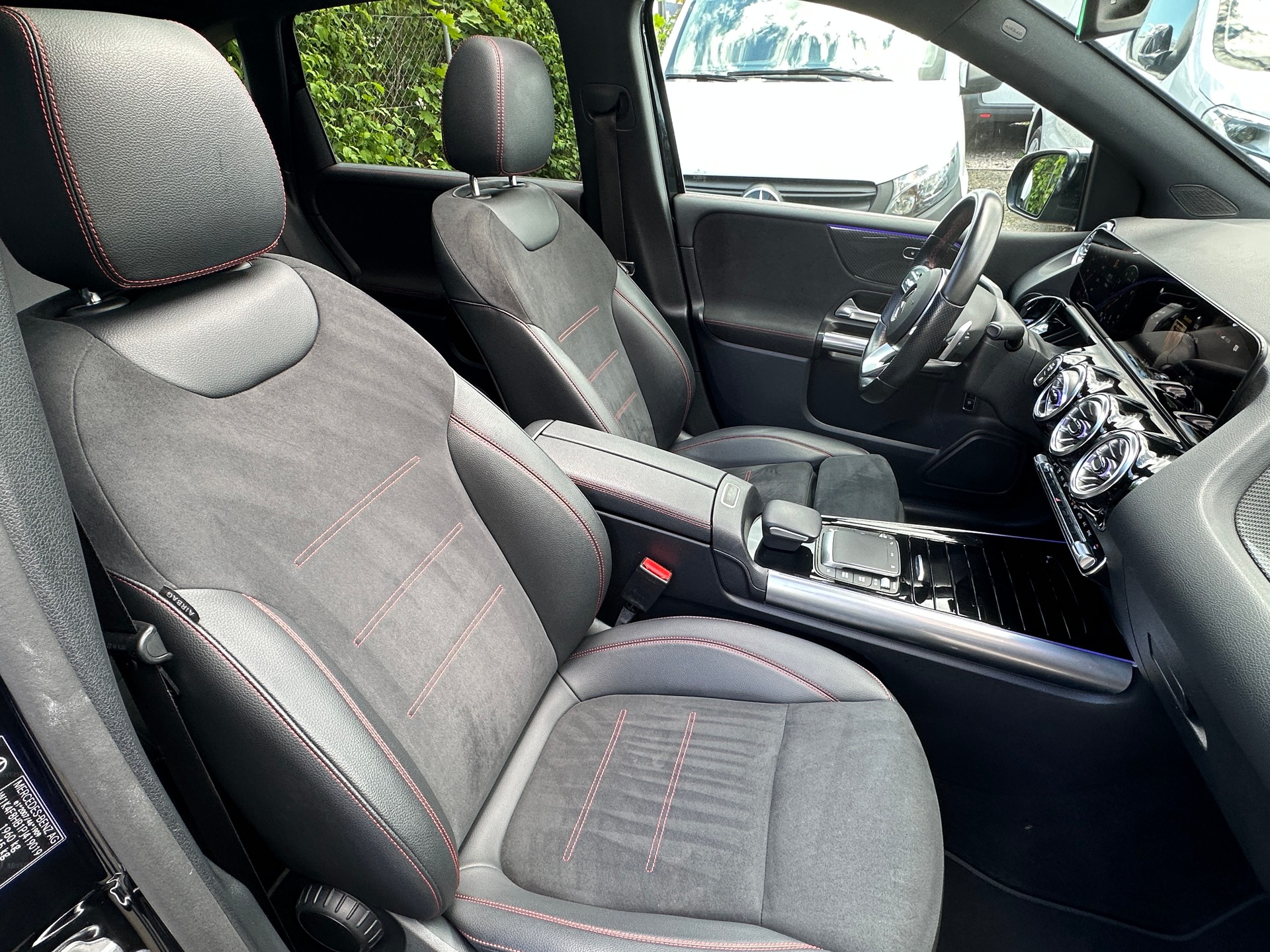MERCEDES-BENZ B 200 AMG Line 7G-DCT-image-11