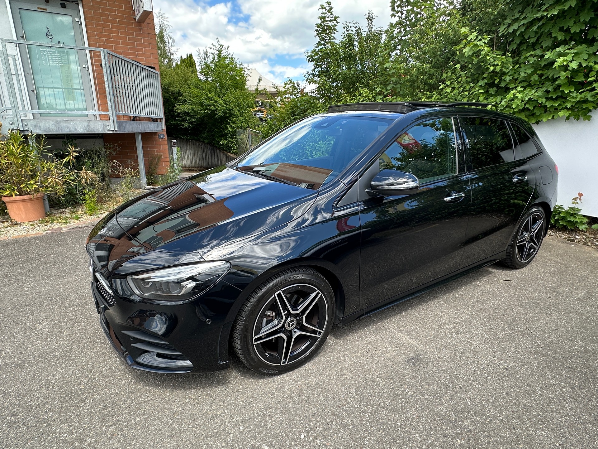 MERCEDES-BENZ B 200 AMG Line 7G-DCT-image-2