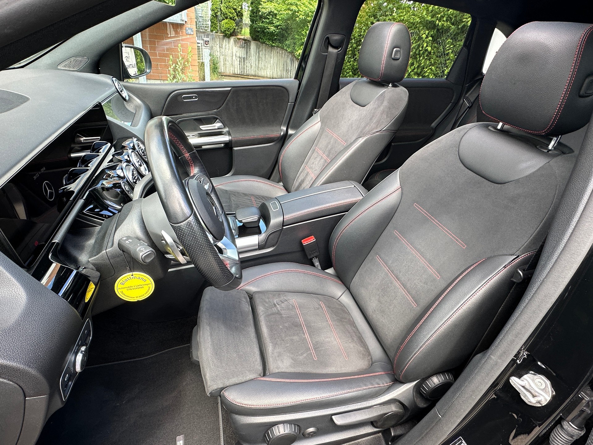 MERCEDES-BENZ B 200 AMG Line 7G-DCT-image-3