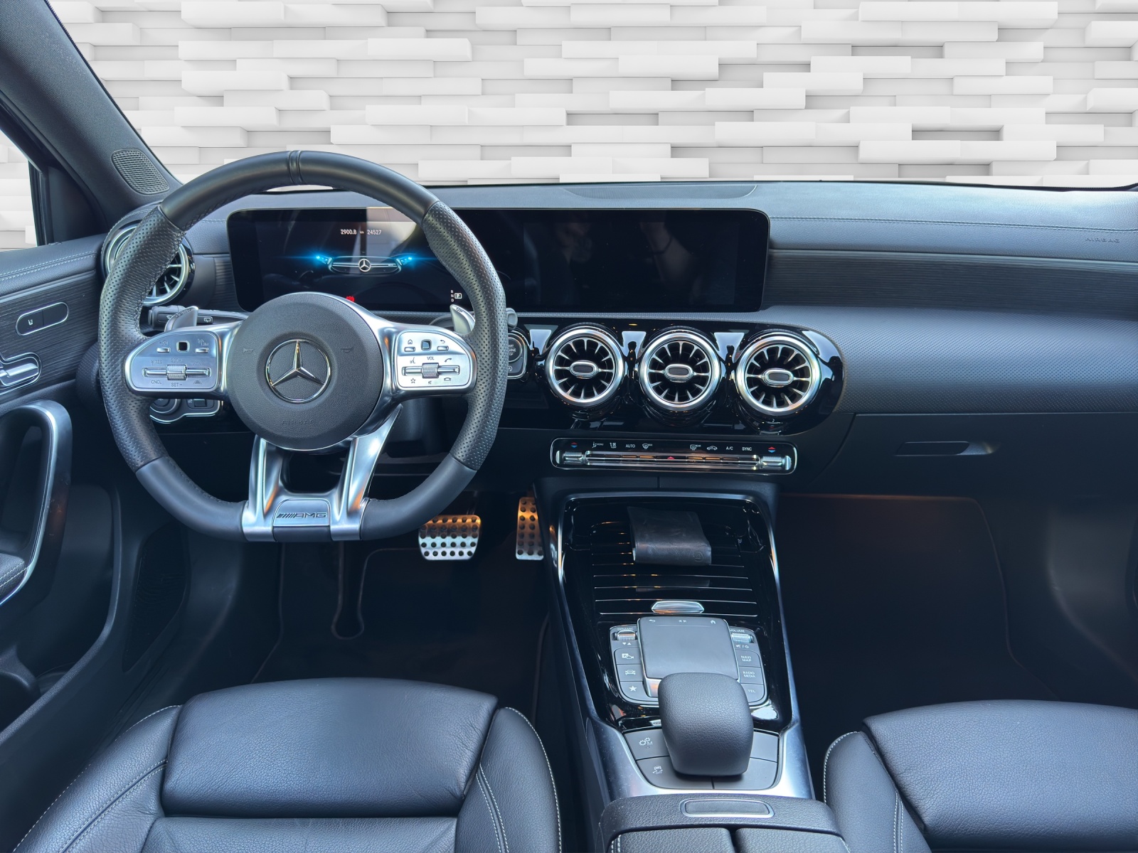 MERCEDES-BENZ A 35 AMG 4Matic Speedshift-image-10