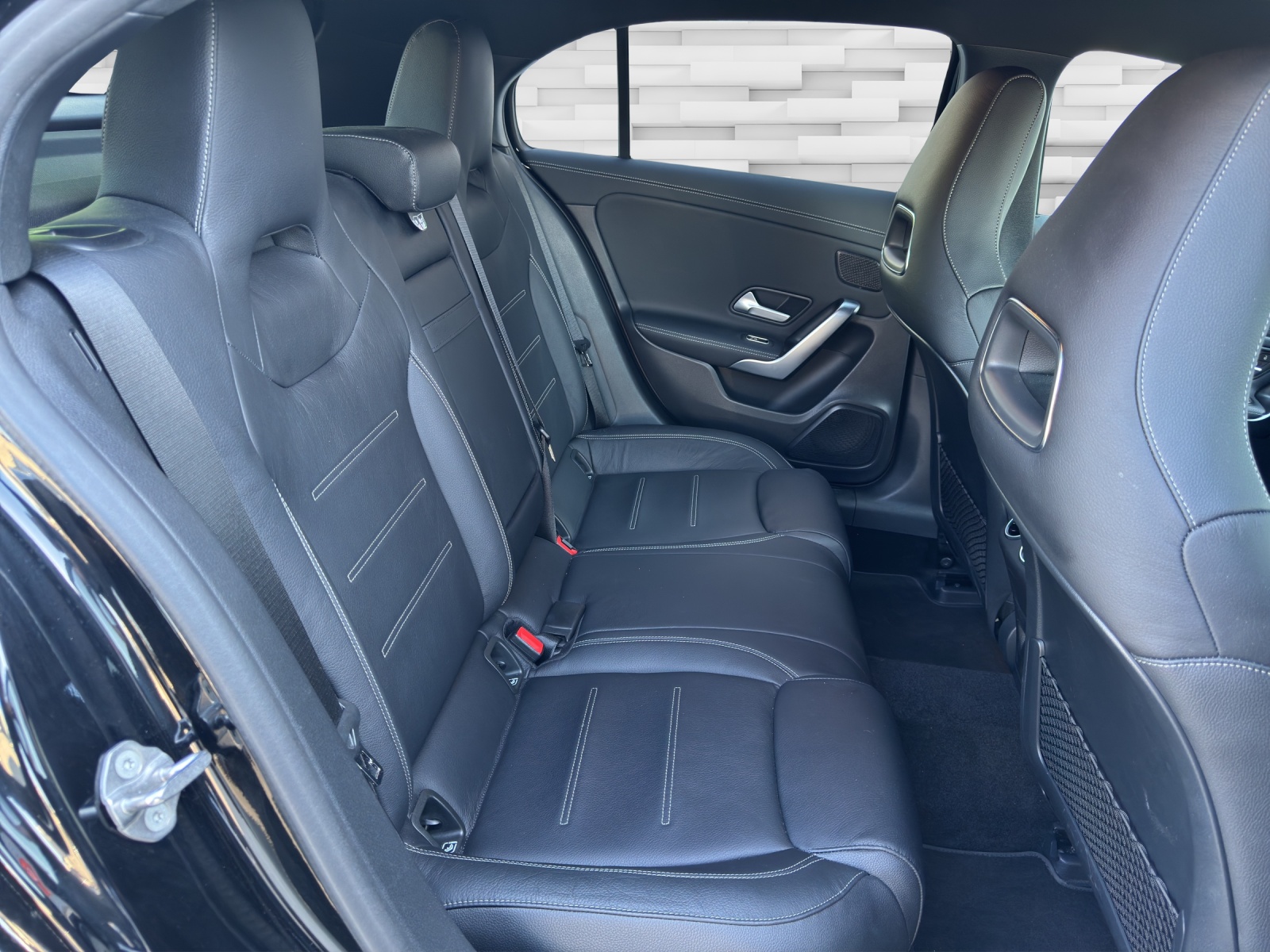 MERCEDES-BENZ A 35 AMG 4Matic Speedshift-image-14