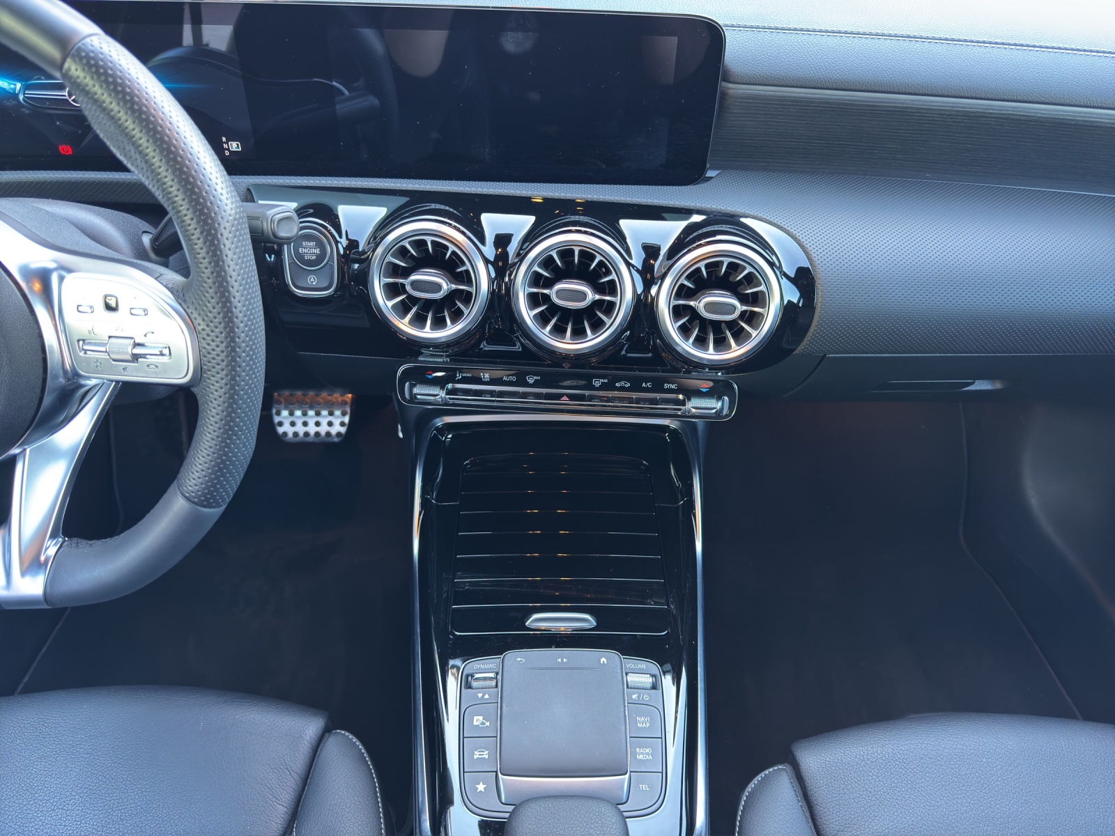 MERCEDES-BENZ A 35 AMG 4Matic Speedshift-image-11