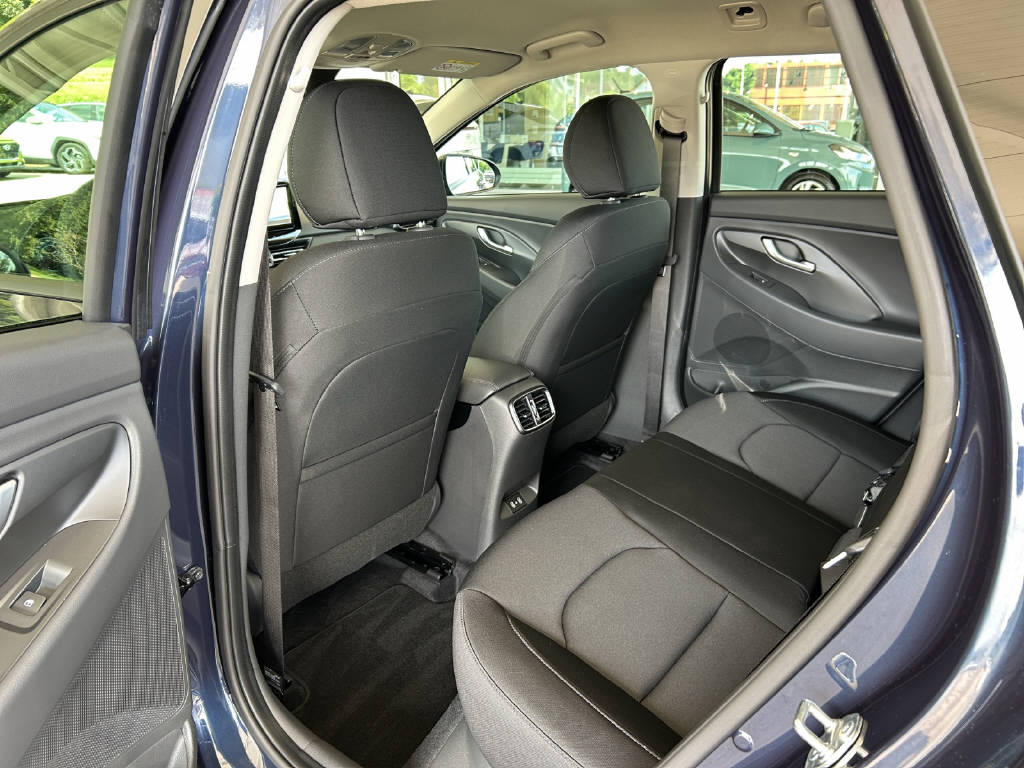 HYUNDAI i30 Wagon 1.5 T-GDi Amplia-image-9