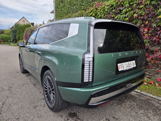 HYUNDAI Ioniq 9 110kWh Calli. 4WD-image-3