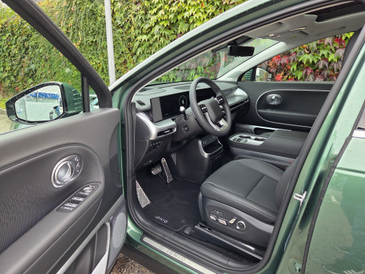 HYUNDAI Ioniq 9 110kWh Calli. 4WD-image-5